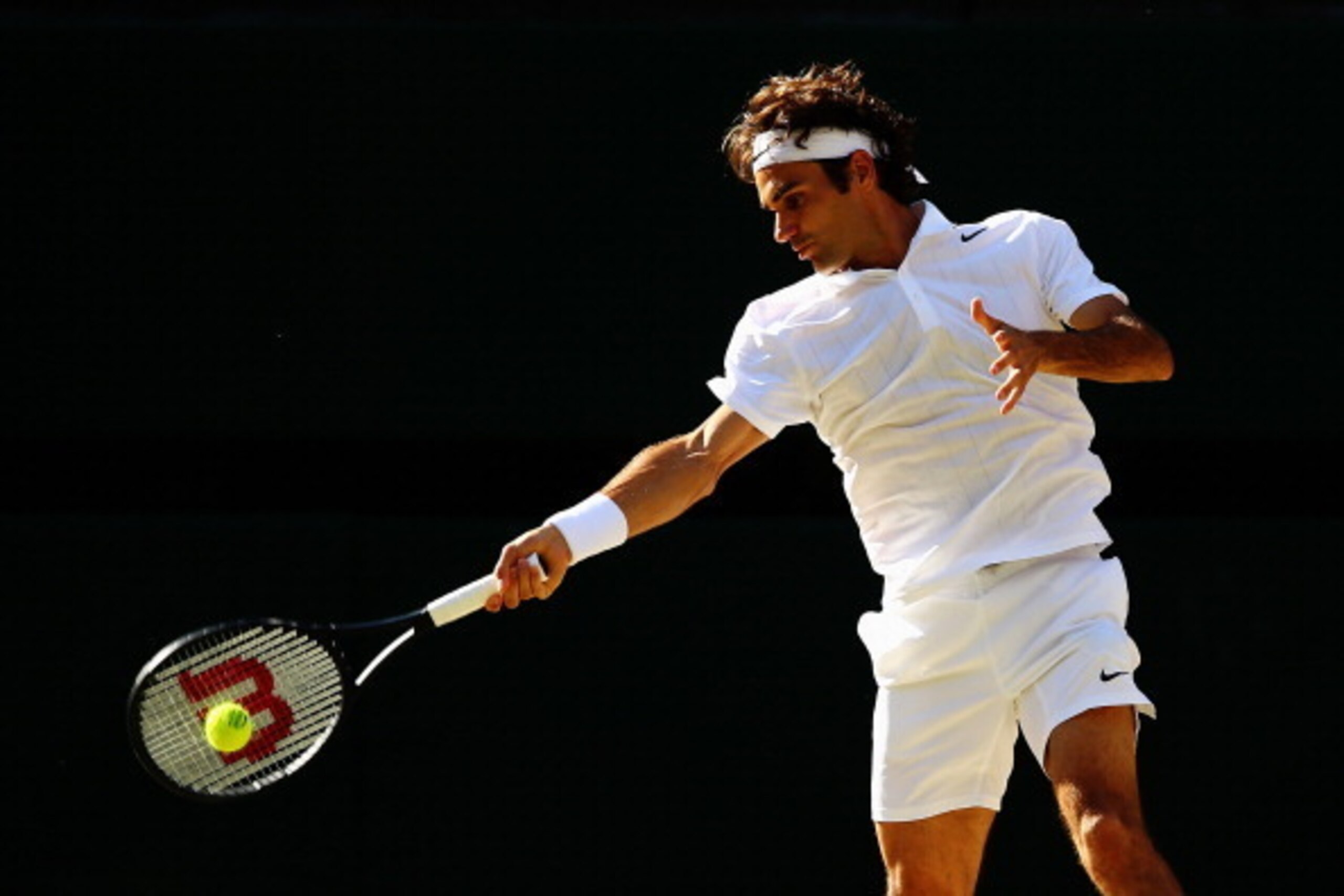 LONDON, ENGLAND - JULY 06:  Roger Federer of Switzerland plays a forehand return during the Gentlemen's Singles Final match against Novak Djokovic of Serbia on day thirteen of the Wimbledon Lawn Tennis Championships at the All England Lawn Tennis and Croq