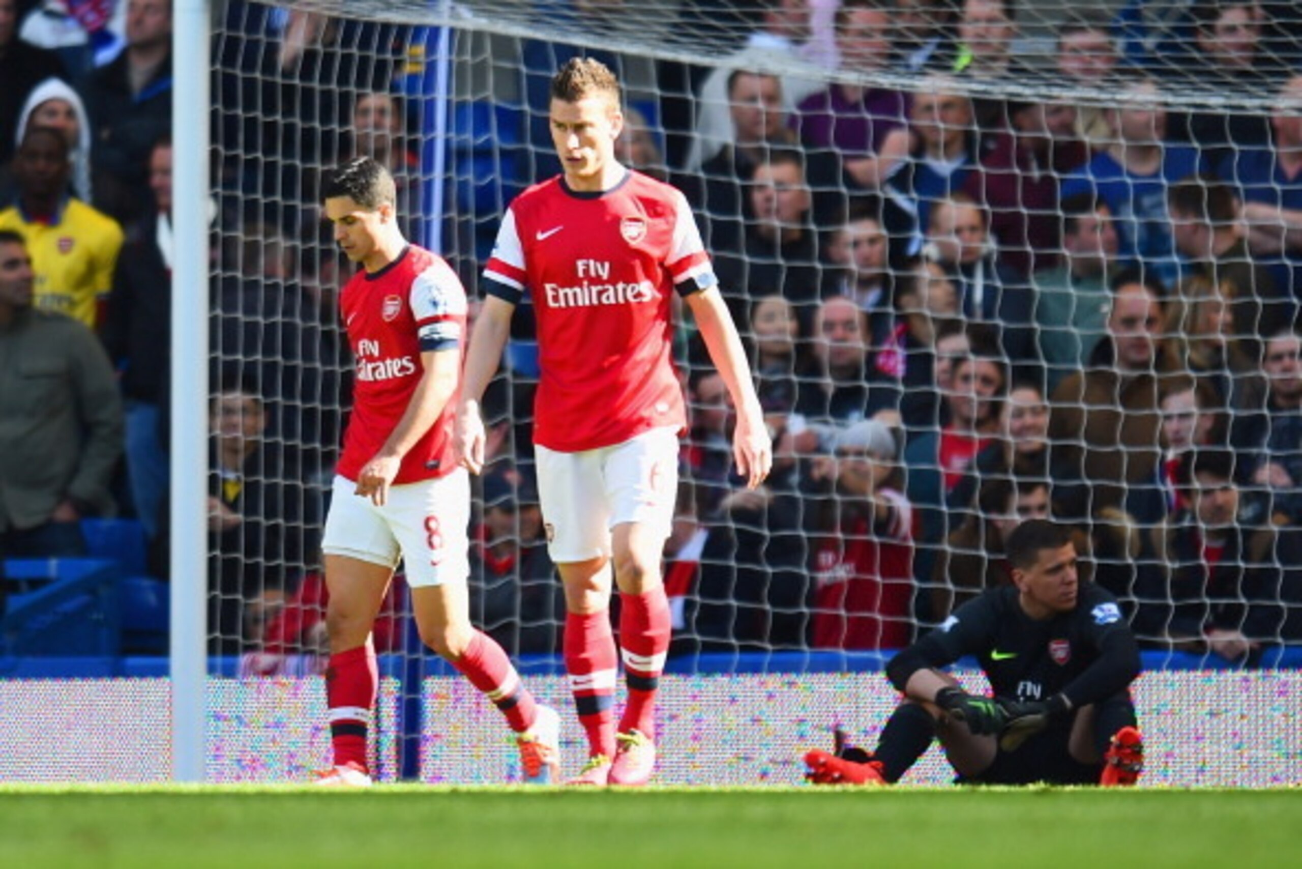 LONDON, ENGLAND - MARCH 22:  A dejected Mikel Arteta and Laurent Koscielny of Arsenal after conceding a fourth goal during the Barclays Premier League match between Chelsea and Arsenal at Stamford Bridge on March 22, 2014 in London, England.  (Photo by Sh