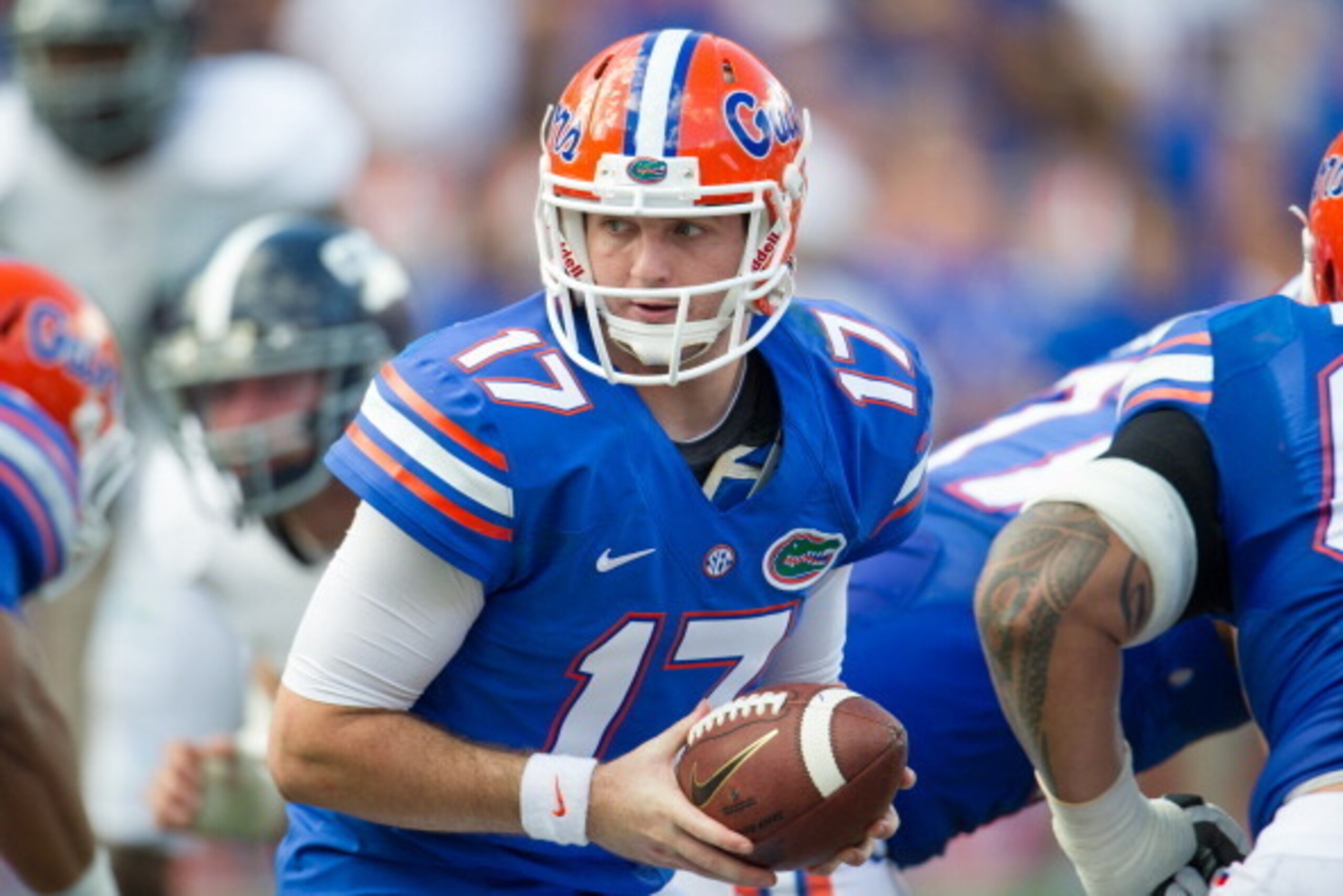 GAINESVILLE, FL - NOVEMBER 23:  Quarterback Skyler Mornhinweg #17 of the Florida Gators looks to hand the ball off during their game against the Georgia Southern Eagles on November 23, 2013 at Ben Hill Griffin Stadium in Gainesville, Florida. Georgia Sout