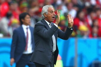 PORTO ALEGRE, BRAZIL - JUNE 22:  Head coach Vahid Halilhodzic of Algeria gestures during the 2014 FIFA World Cup Brazil Group H match between South Korea and Algeria at Estadio Beira-Rio on June 22, 2014 in Porto Alegre, Brazil.  (Photo by Jeff Gross/Gett