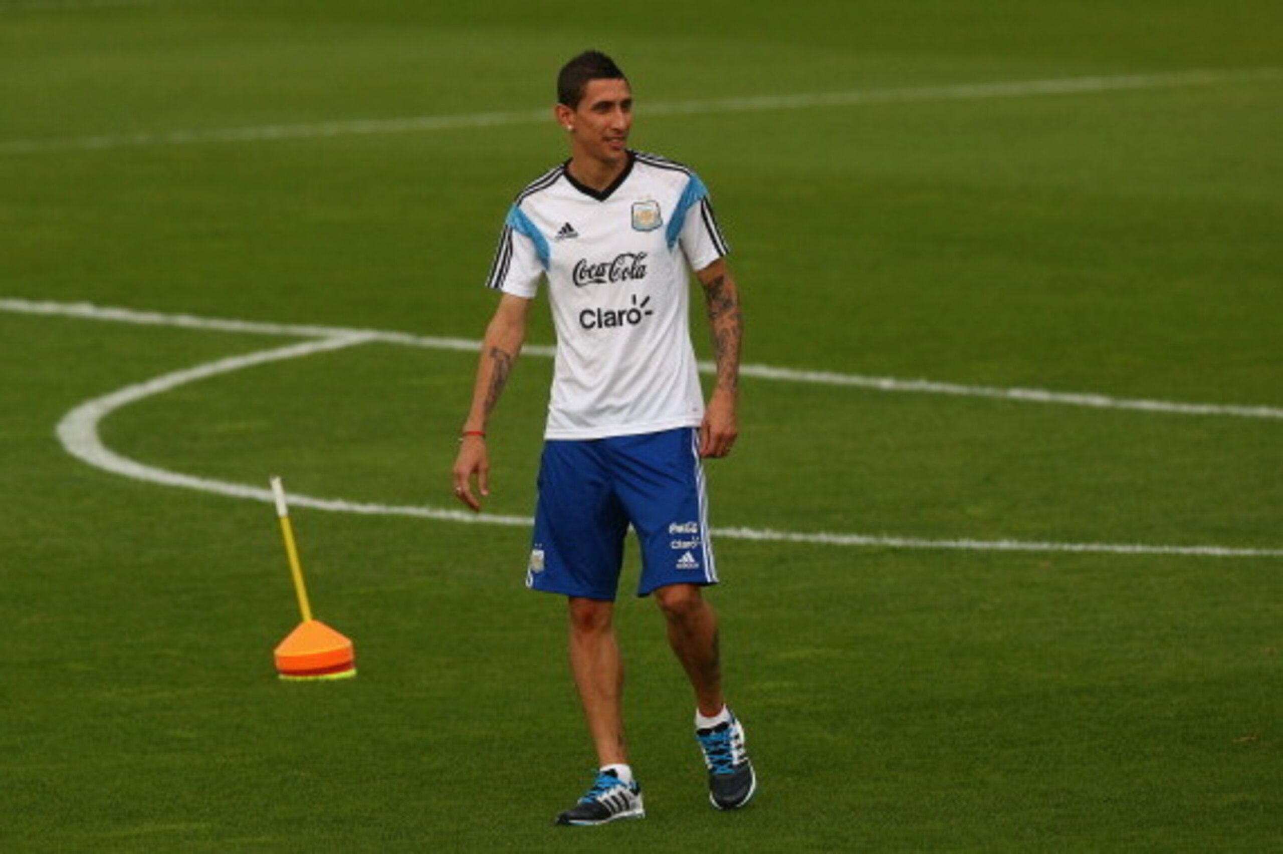 VESPASIANO, BRAZIL - JULY 02: Angel di Maria of Argentina warms up during a training session on July 2, 2014 in Vespasiano, Brazil. (Photo by Ronald Martinez/Getty Images) VESPASIANO, BRAZIL - JULY 02: Angel di Maria of Argentina warms up during a training session on July 2, 2014 in Vespasiano, Brazil. (Photo by Ronald Martinez/Getty Images)