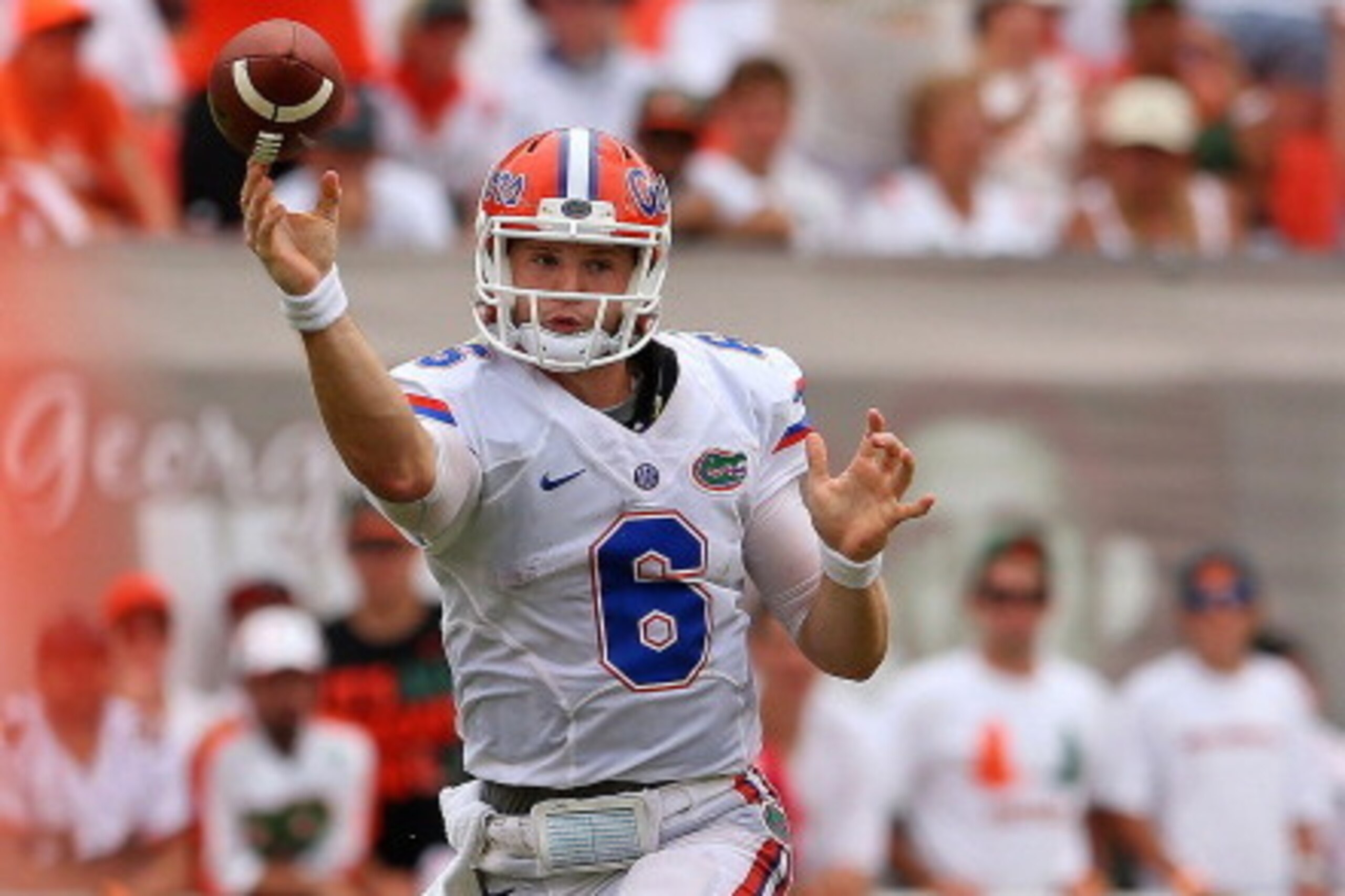 MIAMI GARDENS, FL - SEPTEMBER 07:  Jeff Driskel #6 of the Florida Gators passes during a game against the Miami Hurricanes at Sun Life Stadium on September 7, 2013 in Miami Gardens, Florida.  (Photo by Mike Ehrmann/Getty Images)