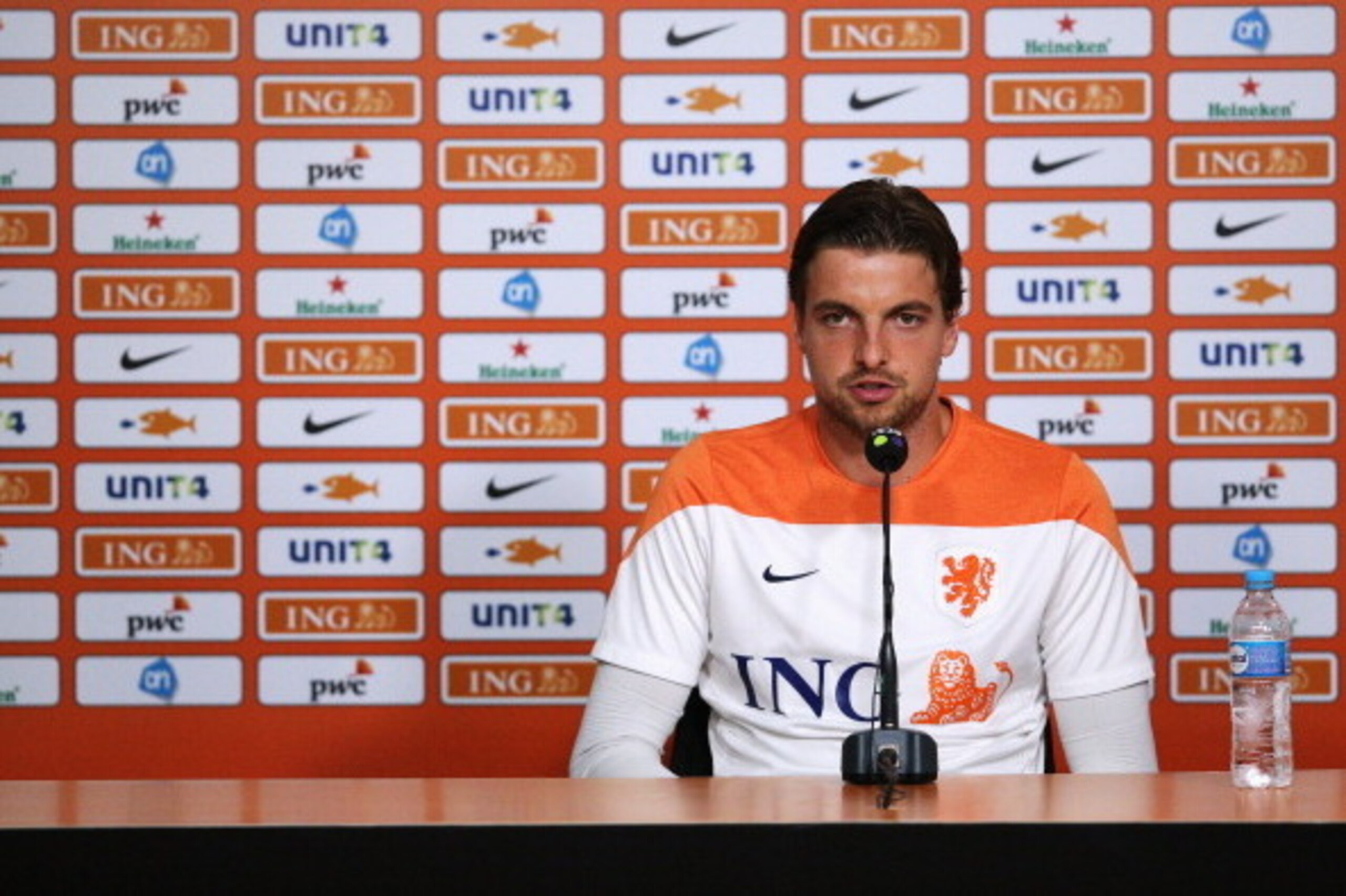 RIO DE JANEIRO, BRAZIL - JULY 06: Goalkeeper, Tim Krul speaks to the media during the Netherlands press conference during the 2014 FIFA World Cup Brazil held at the Estadio Jose Bastos Padilha Gavea on July 6, 2014 in Rio de Janeiro, Brazil. The Netherl RIO DE JANEIRO, BRAZIL - JULY 06: Goalkeeper, Tim Krul speaks to the media during the Netherlands press conference during the 2014 FIFA World Cup Brazil held at the Estadio Jose Bastos Padilha Gavea on July 6, 2014 in Rio de Janeiro, Brazil. The Netherl