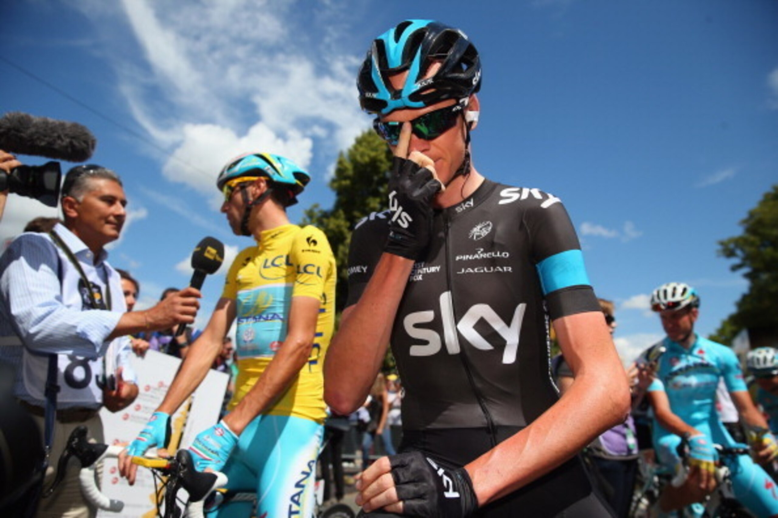 LONDON, ENGLAND - JULY 07: Chris Froome (c) of Great Britain and Team SKY looks on at the start of the third stage of the 2014 Tour de France, a 155km stage between Cambridge and London, on July 7, 2014 in Cambridge, England. (Photo by Bryn Lennon/Getty LONDON, ENGLAND - JULY 07: Chris Froome (c) of Great Britain and Team SKY looks on at the start of the third stage of the 2014 Tour de France, a 155km stage between Cambridge and London, on July 7, 2014 in Cambridge, England. (Photo by Bryn Lennon/Getty
