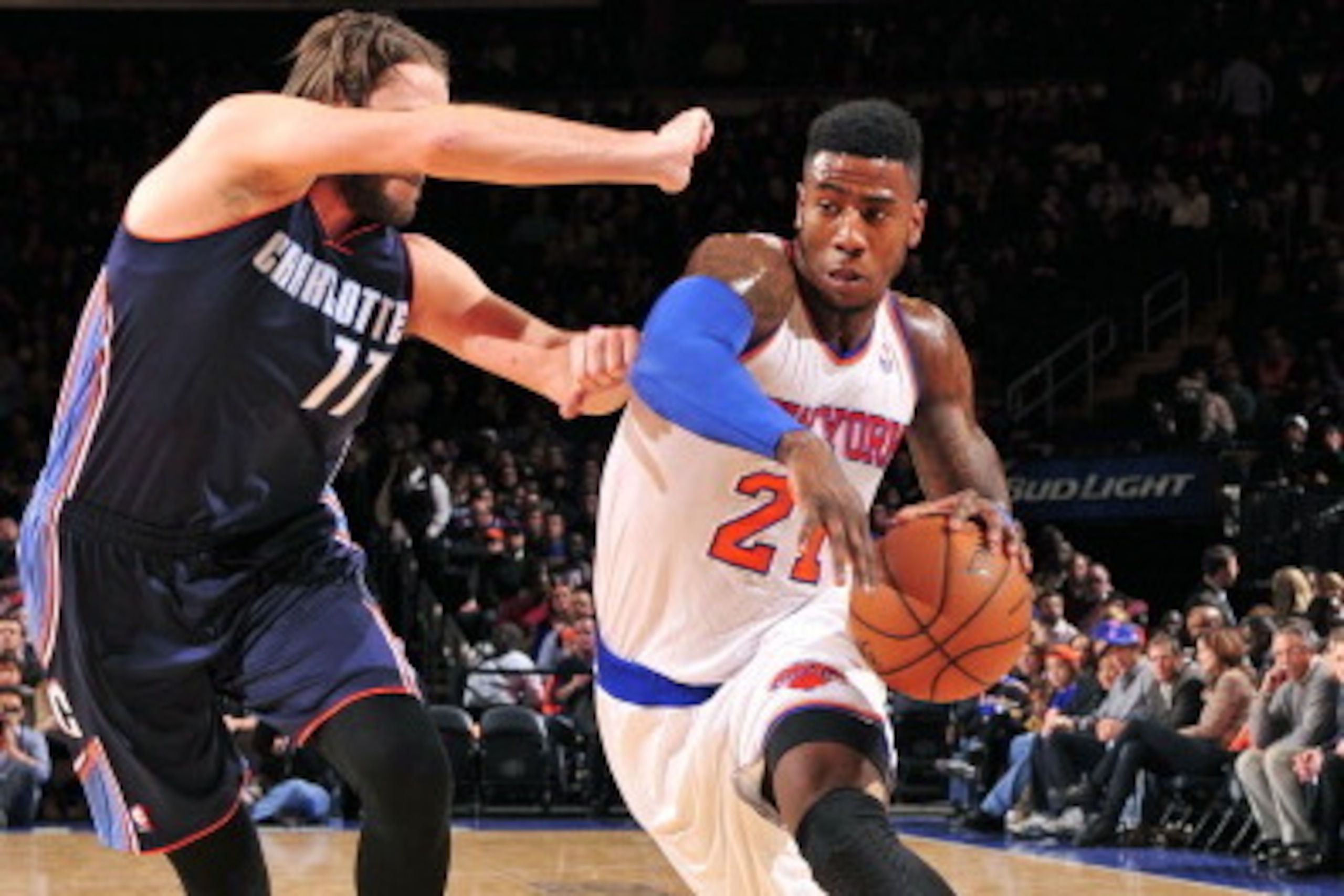 NEW YORK - JANUARY 24:   Iman Shumpert #21 of the New York Knicks drives to the basket against the Charlotte Bobcats on January 24, 2014 at Madison Square Garden in New York City. NOTE TO USER: User expressly acknowledges and agrees that, by downloading a