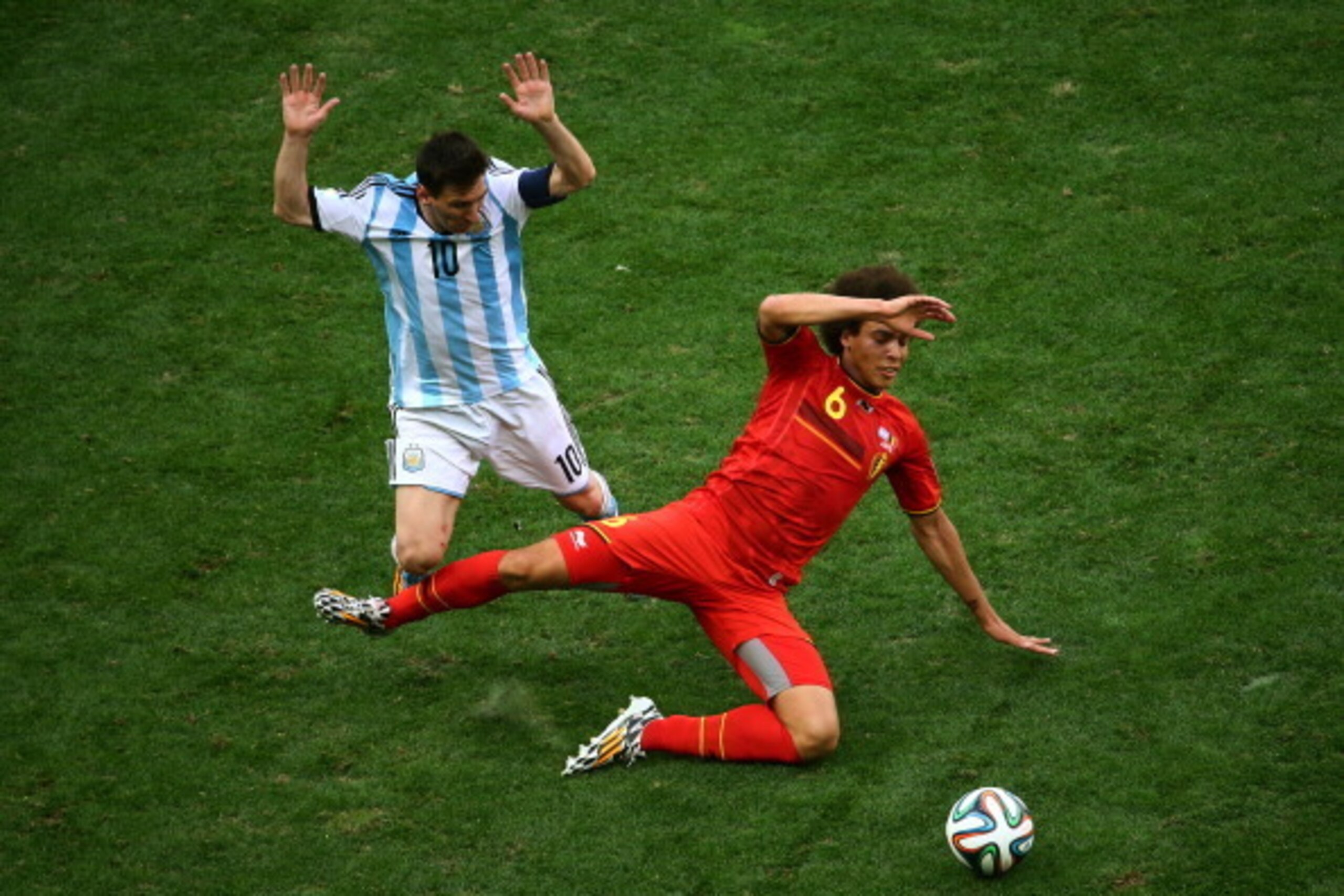BRASILIA, BRAZIL - JULY 05: Lionel Messi of Argentina and Axel Witsel of Belgium clash during the 2014 FIFA World Cup Brazil Quarter Final match between Argentina and Belgium at Estadio Nacional on July 5, 2014 in Brasilia, Brazil. (Photo by Jamie Squir BRASILIA, BRAZIL - JULY 05: Lionel Messi of Argentina and Axel Witsel of Belgium clash during the 2014 FIFA World Cup Brazil Quarter Final match between Argentina and Belgium at Estadio Nacional on July 5, 2014 in Brasilia, Brazil. (Photo by Jamie Squir