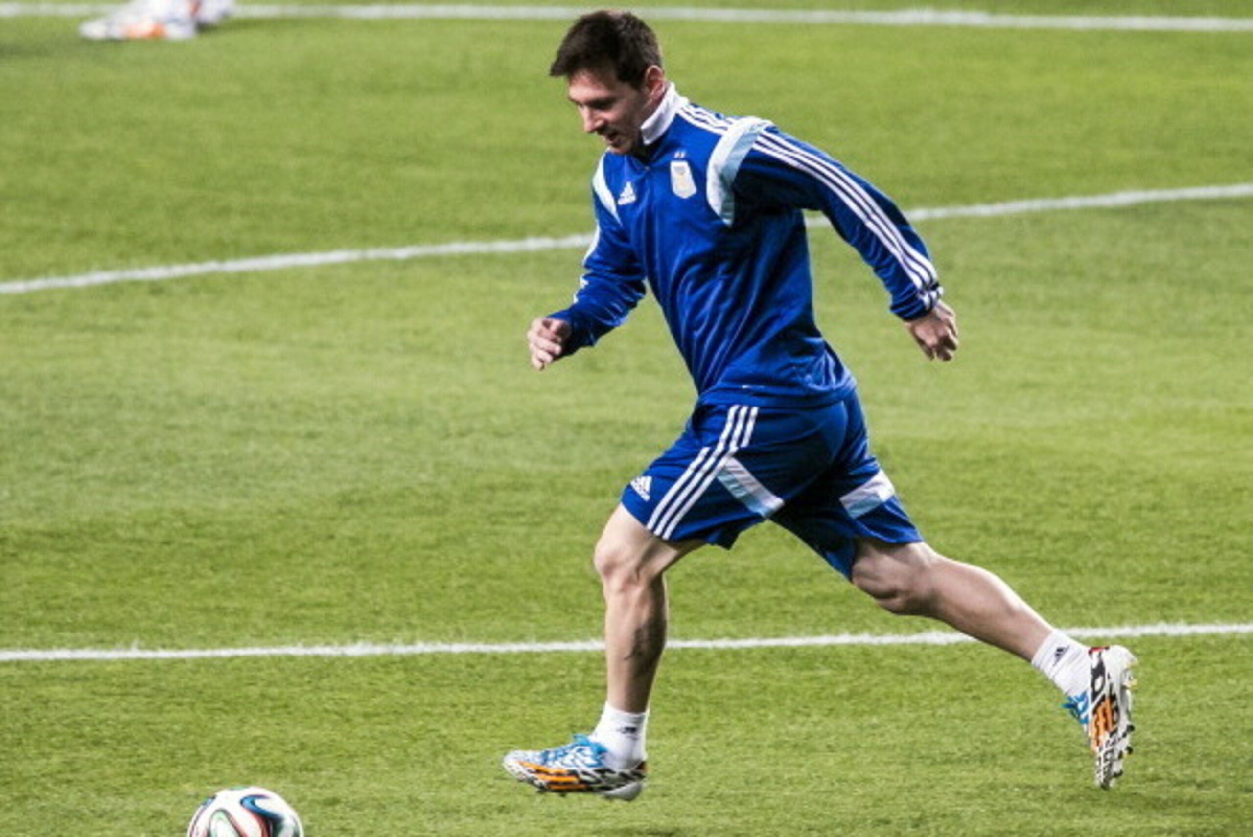VESPASIANO, BRAZIL - JULY 06:  Lionel Messi of Argentina controls the ball during a training session at Cidade do Galo on July 6, 2014 in Vespasiano, Brazil. (Photo by Netun Lima/Getty Images)