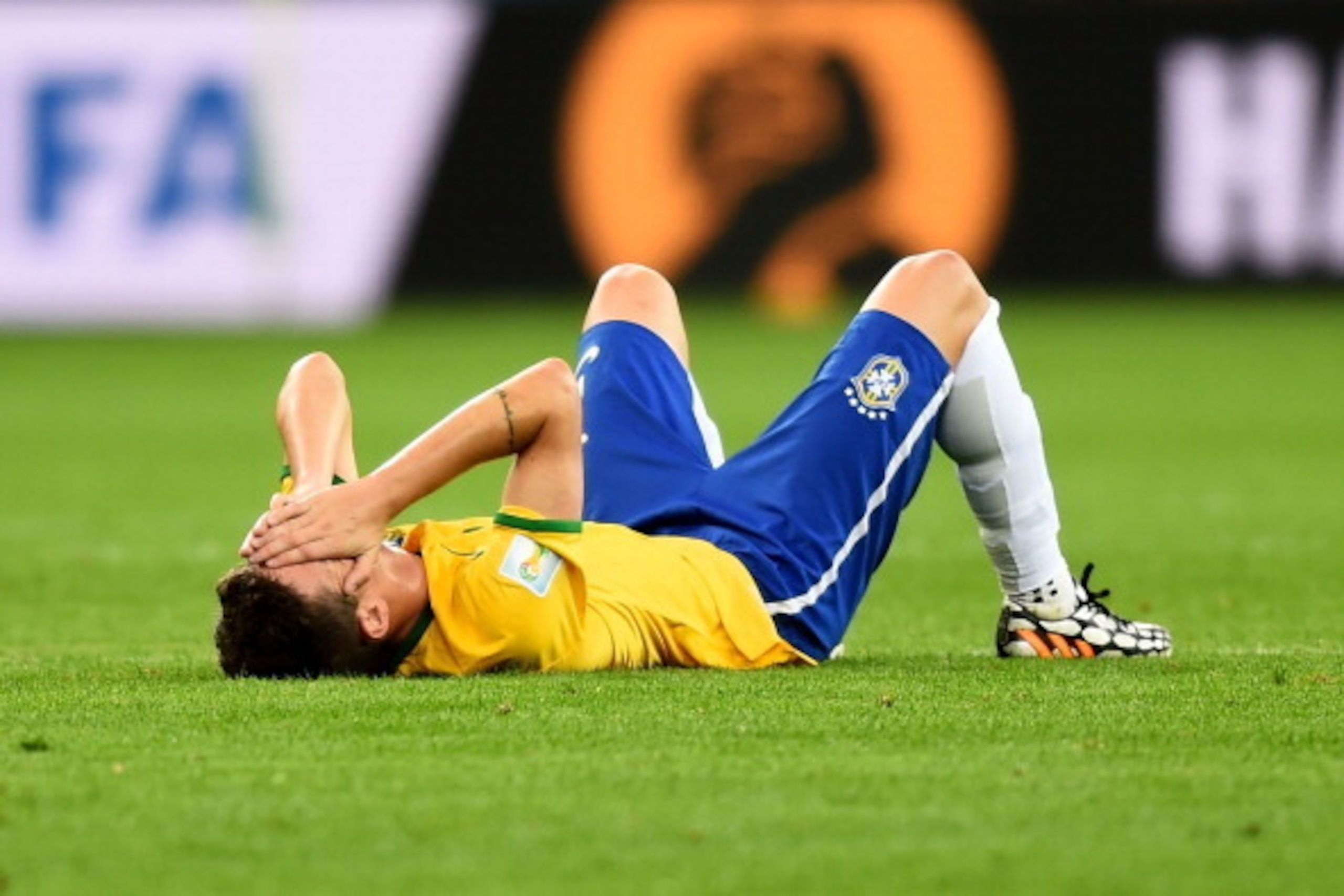BELO HORIZONTE, BRAZIL - JULY 08:  Oscar of Brazil shows his dejection after the 2014 FIFA World Cup Brazil Semi Final match between Brazil and Germany at Estadio Mineirao on July 8, 2014 in Belo Horizonte, Brazil.  (Photo by Buda Mendes/Getty Images)