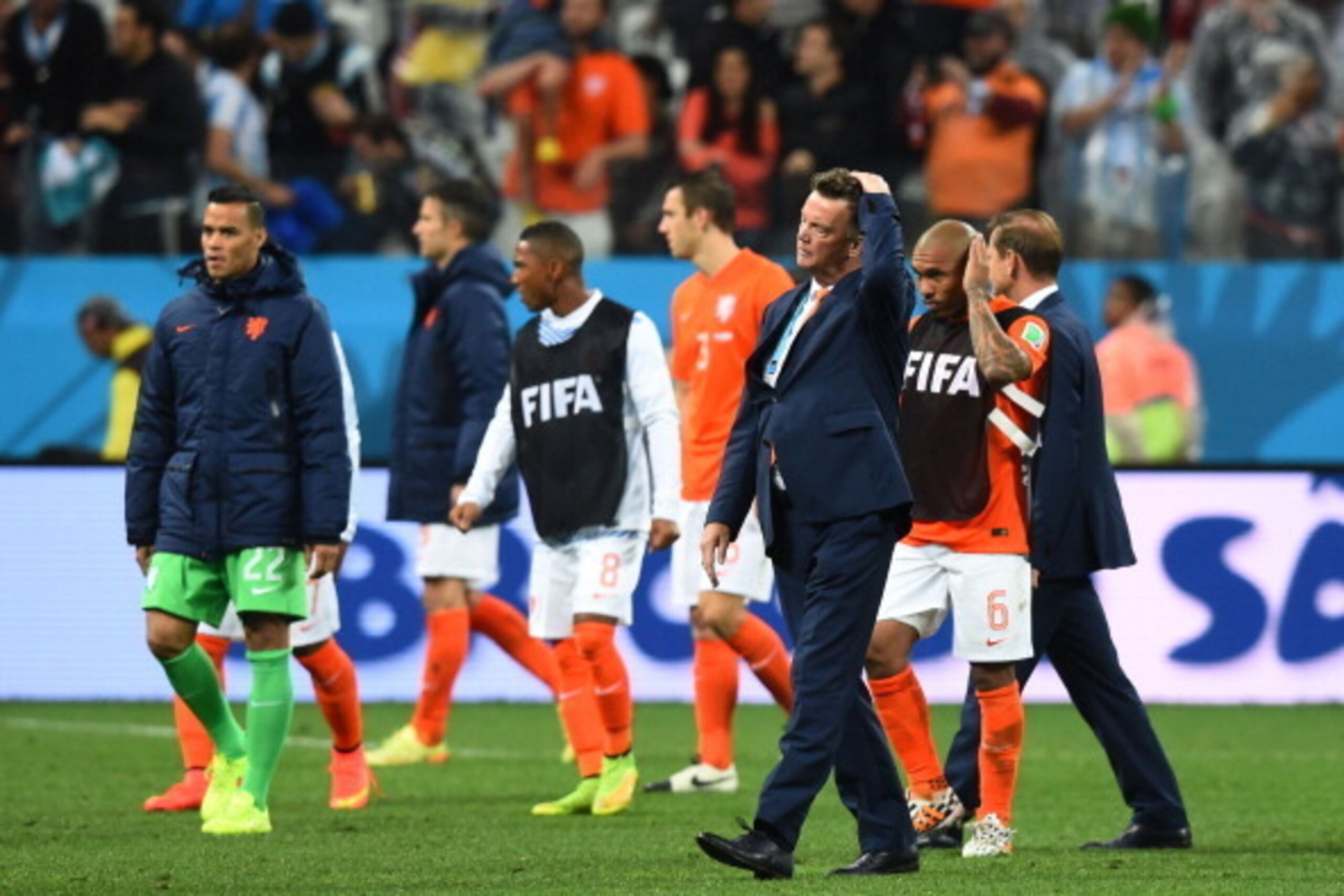 SAO PAULO, BRAZIL - JULY 09:  Head coach Louis van Gaal of the Netherlands looks on with his team after being defeated by Argentina in a penalty shootout during the 2014 FIFA World Cup Brazil Semi Final match between the Netherlands and Argentina at Arena