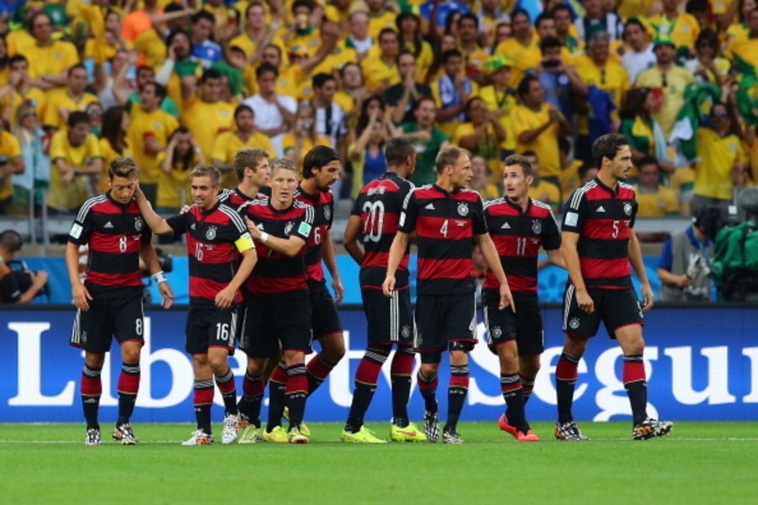 BELO HORIZONTE, BRAZIL - JULY 08:  Thomas Mueller (3rd R) of Germany celebrates with his team-mates (L-R) Benedikt Hoewedes, Philipp Lahm, Bastian Schweinsteiger, Sami Khedira, Jerome Boateng, Benedikt Hoewedes, Miroslav Klose and Mats Hummels of Germany 