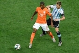 July 9, 2014; Sao Paulo, BRAZIL; Netherlands player Georginio Wijnaldum (20) battles for the ball with Argentina player Lucas Biglia during the semifinal match in the 2014 World Cup at Arena Corinthians.  Mandatory Credit: Tim Groothuis/Witters Sport via 