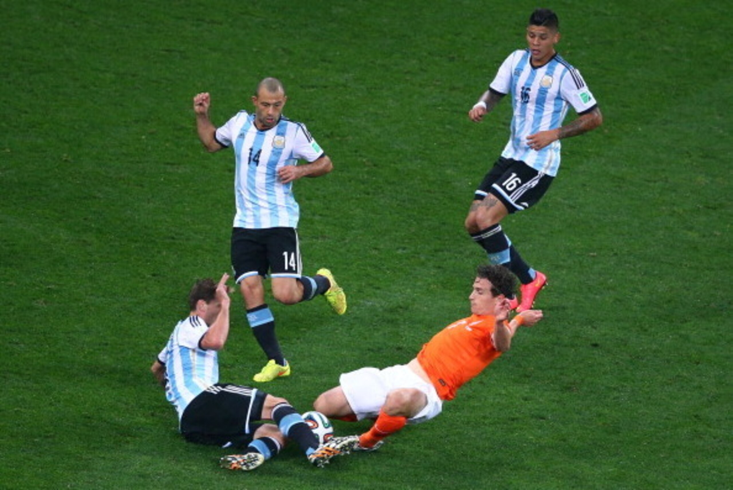SAO PAULO, BRAZIL - JULY 09:  Daryl Janmaat of the Netherlands challenges Lucas Biglia of Argentina during the 2014 FIFA World Cup Brazil Semi Final match between the Netherlands and Argentina at Arena de Sao Paulo on July 9, 2014 in Sao Paulo, Brazil.  (