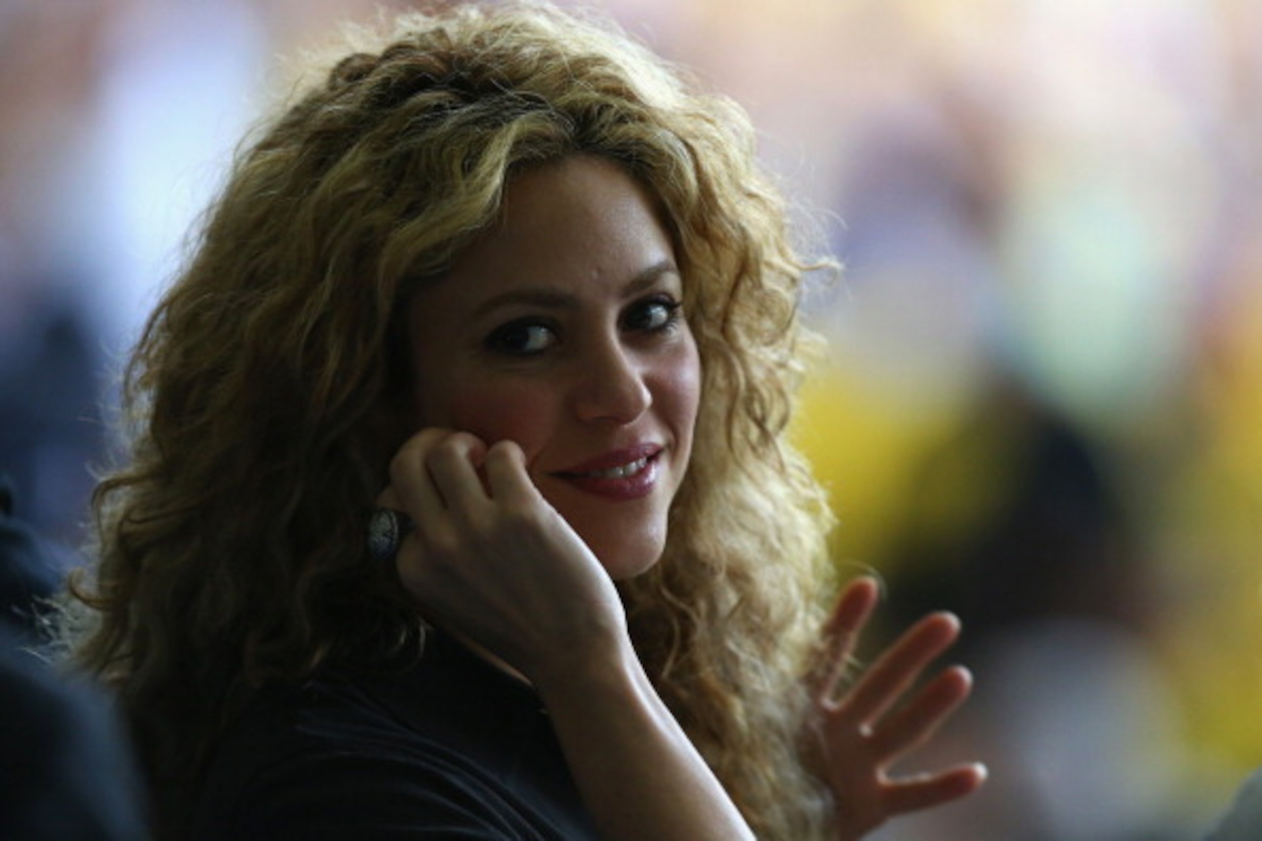 RIO DE JANEIRO, BRAZIL - JUNE 30: Colombian singer Shakira looks on during the FIFA Confederations Cup Brazil 2013 Final match between Brazil and Spain at Maracana on June 30, 2013 in Rio de Janeiro, Brazil.  (Photo by Ronald Martinez/Getty Images)