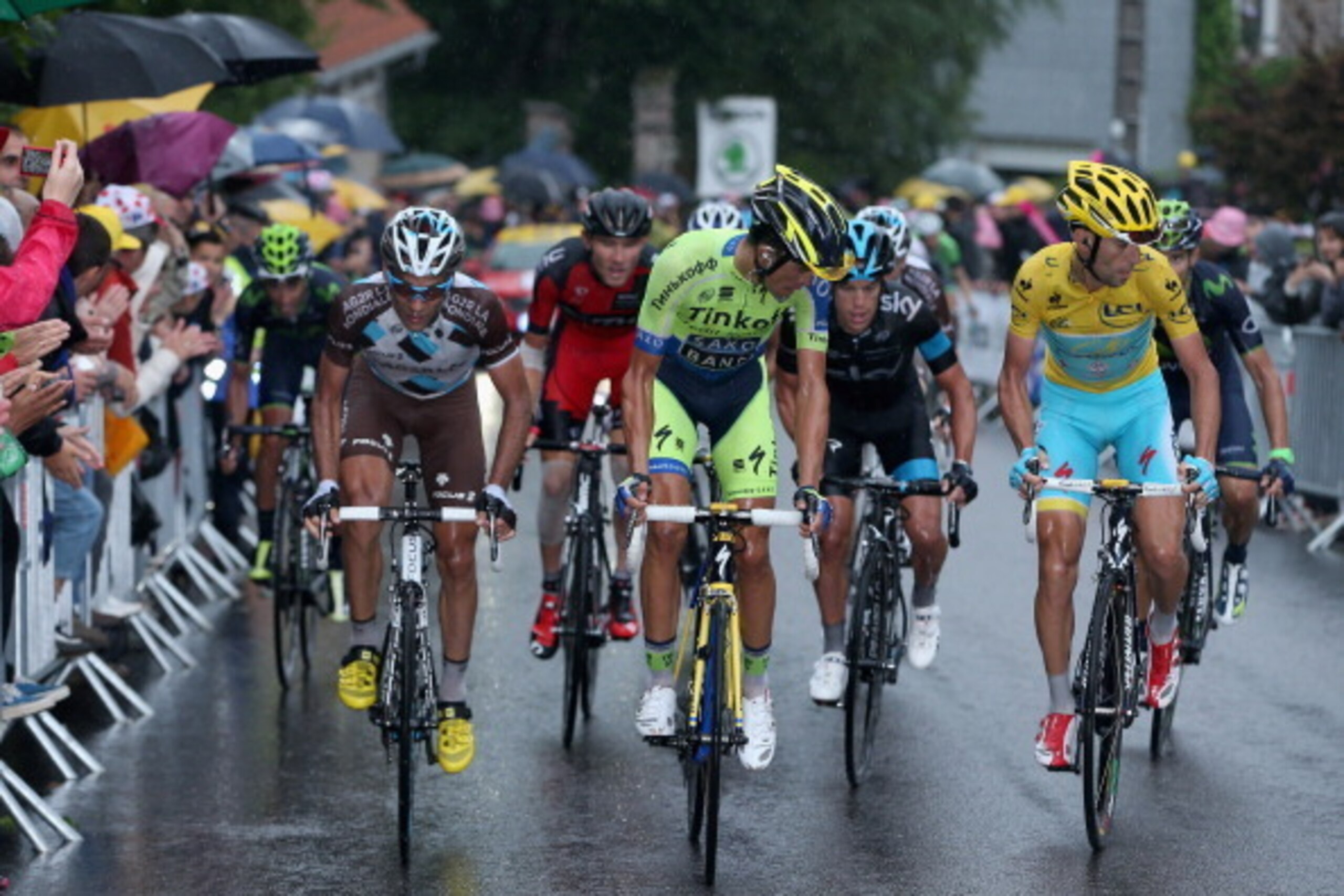 GERARDMER LA MAUSELAINE, FRANCE - JULY 12:  Alberto Contador (C) of Spain and Tinkoff-Saxo attacks the group of the yellow jersey of Vincenzo Nibali (2R) of Italy and the Astana Pro Team on the final climb of stage eight of the 2014 Le Tour de France from