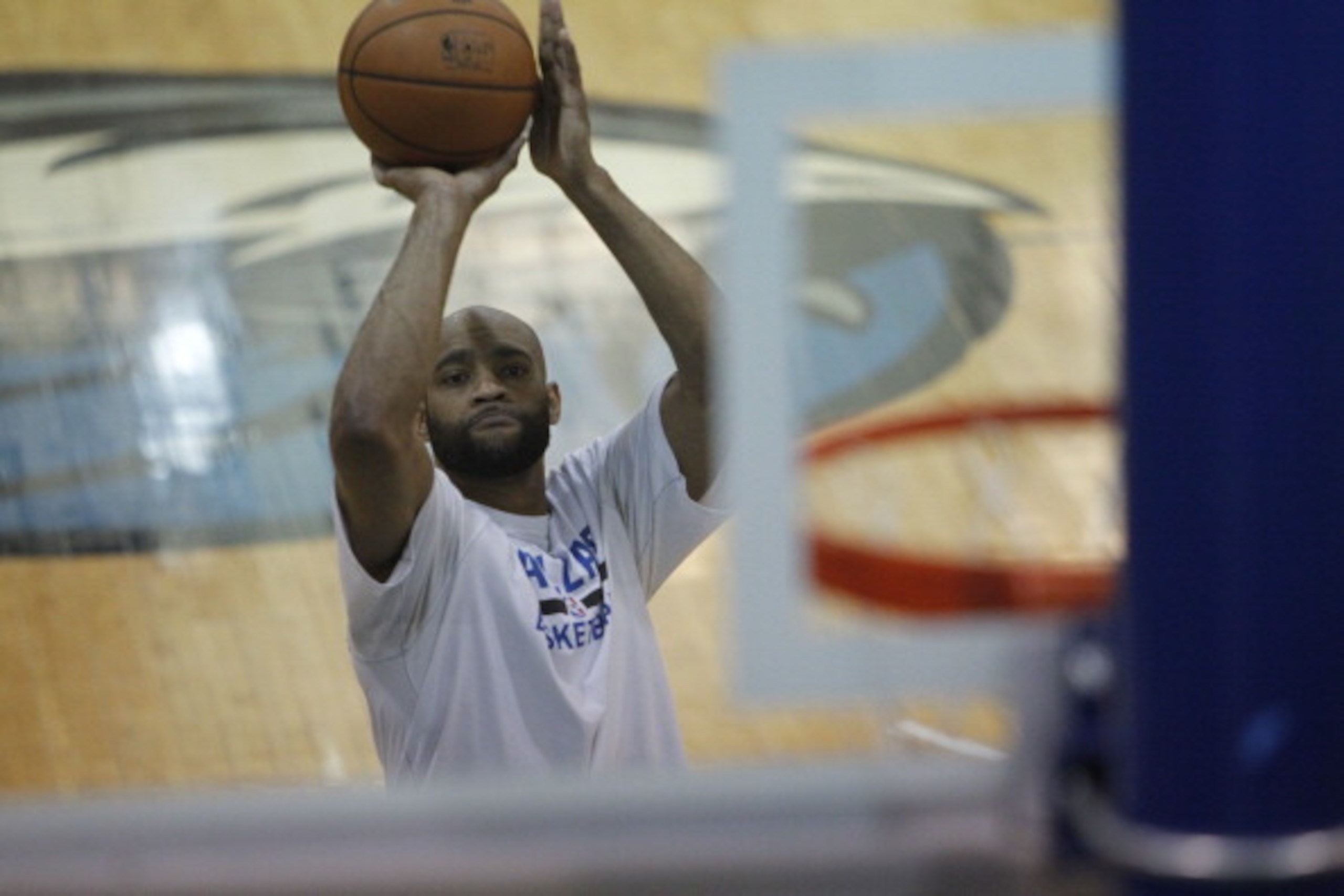 DALLAS, TX - APRIL 28: Vince Carter #25 of the Dallas Mavericks warms up before Game Four of the Western Conference Quarterfinals against the San Antonio Spurs during the 2014 NBA Playoffs on April 28, 2014 at the American Airlines Center in Dallas, Texas