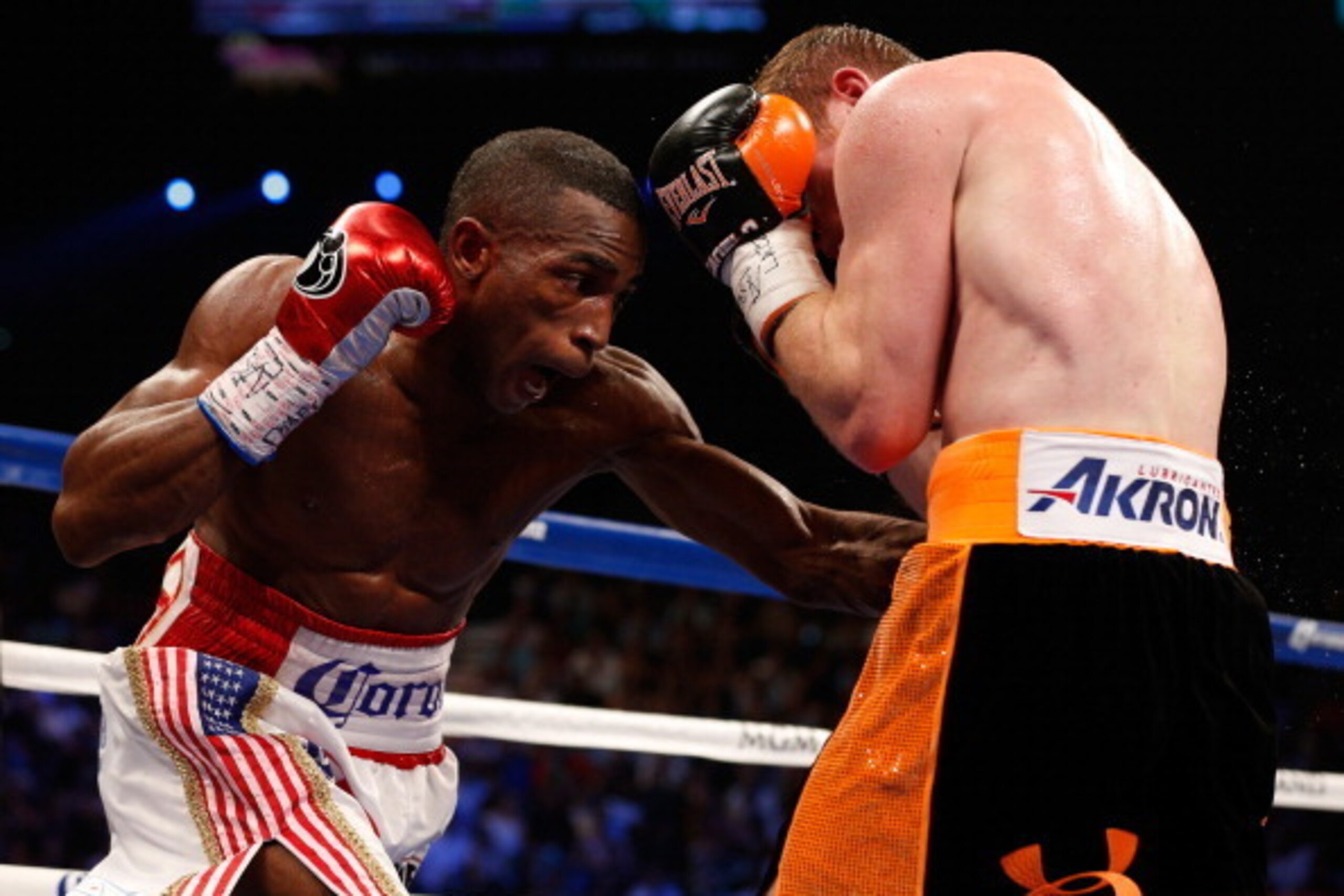 LAS VEGAS, NV - JULY 12:  (L-R) Erislandy Lara lands a left to the body of Canelo Alvarez during their junior middleweight bout at the MGM Grand Garden Arena on July 12, 2014 in Las Vegas, Nevada.  Alvarez defeated Lara by split decision.  (Photo by Josh