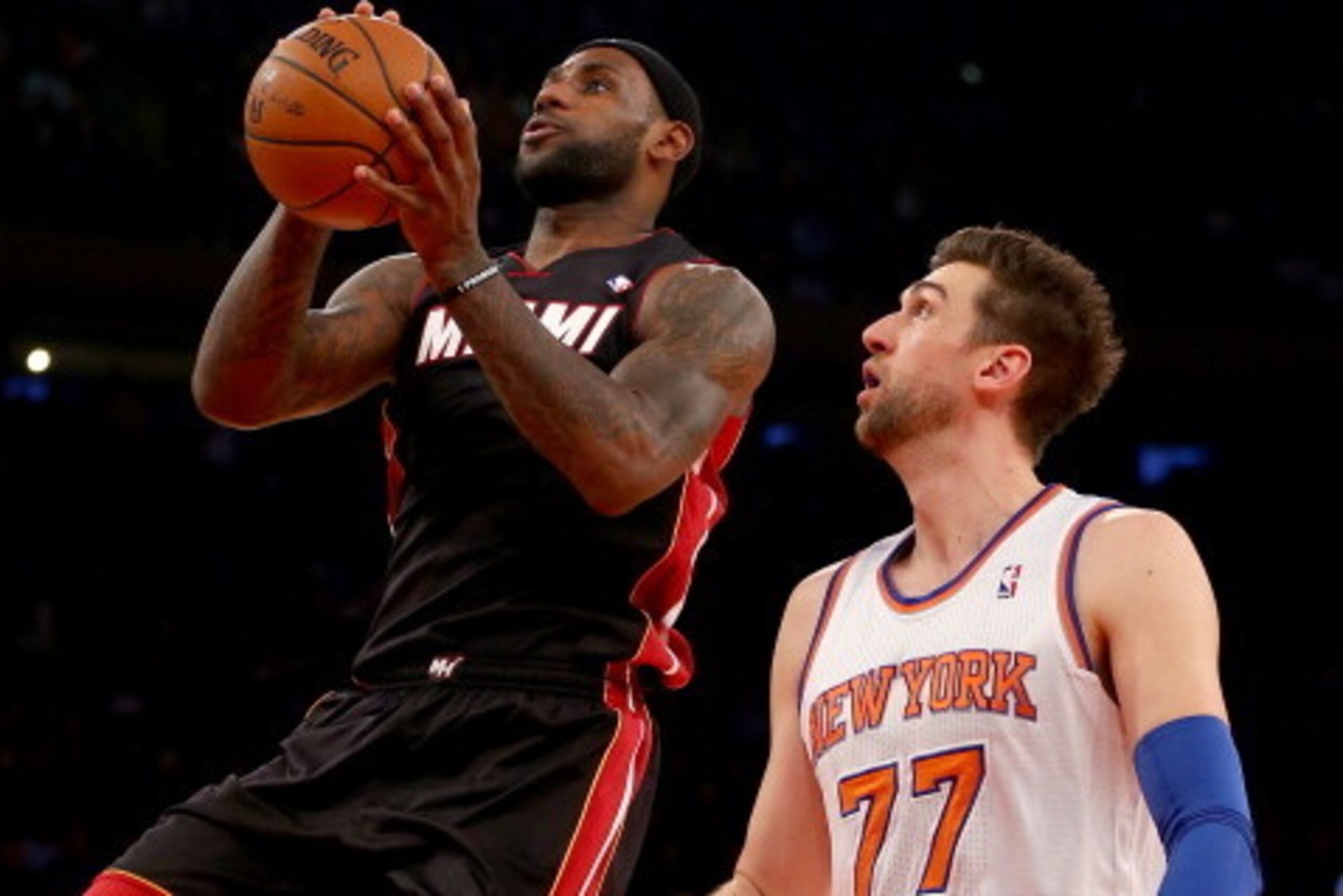 NEW YORK, NY - JANUARY 09:  LeBron James #6 of the Miami Heat heads for the net as Andrea Bargnani #77 of the New York Knicks defends at Madison Square Garden on January 9, 2014 in New York City. NOTE TO USER: User expressly acknowledges and agrees that, 