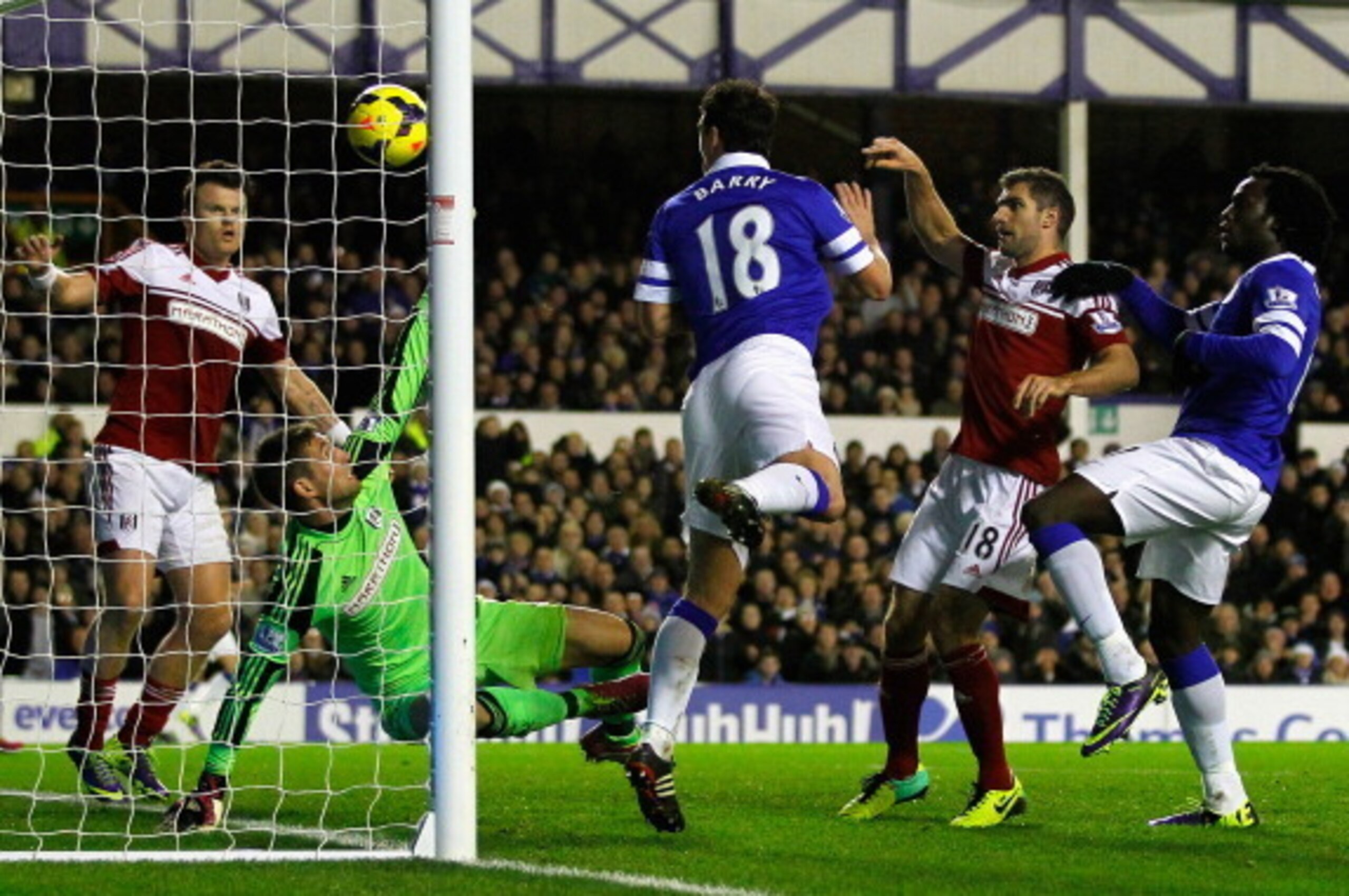 LIVERPOOL, ENGLAND - DECEMBER 14: Gareth Barry of Everton scores his team's third goal during the Barclays Premier League match between Everton and Fulham at Goodison Park on December 14, 2013 in Liverpool, England. (Photo by Paul Thomas/Getty Images) LIVERPOOL, ENGLAND - DECEMBER 14: Gareth Barry of Everton scores his team's third goal during the Barclays Premier League match between Everton and Fulham at Goodison Park on December 14, 2013 in Liverpool, England. (Photo by Paul Thomas/Getty Images)