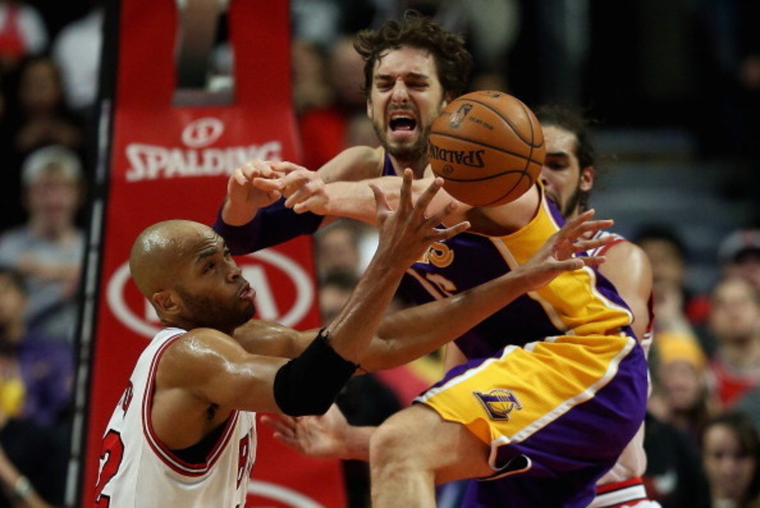 CHICAGO, IL - JANUARY 20: Taj Gibson #22 of the Chicago Bulls grabs the ball away from Pau Gasol #16 of the Los Angeles Lakers at the United Center on January 20, 2014 in Chicago, Illinois. The Bulls defeated the Lakers 102-100 in overtime. NOTE TO USER: 