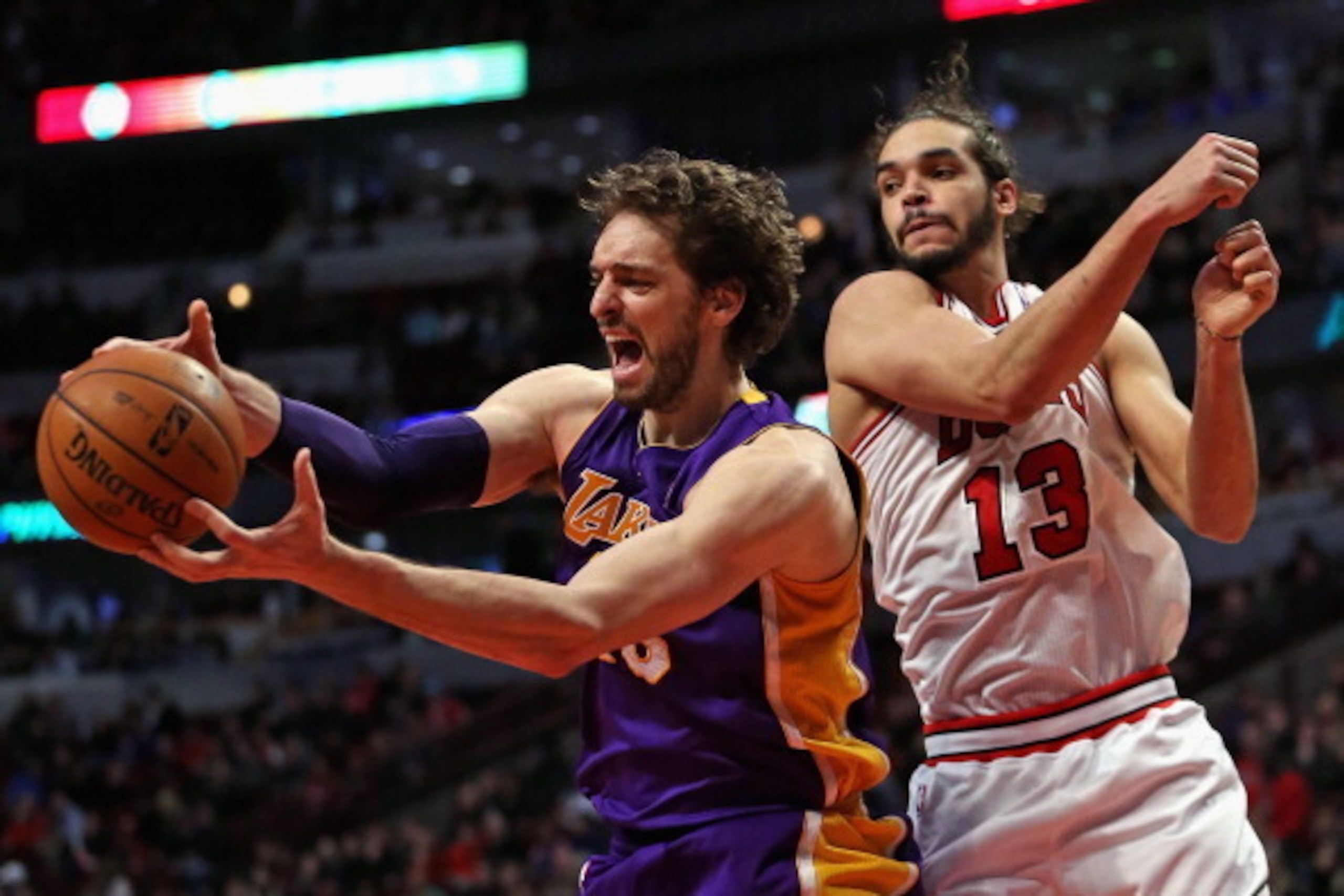 CHICAGO, IL - JANUARY 20:Pau Gasol #16 of the Los Angeles Lakers rebounds next to Joakim Noah #13 of the Chicago Bulls at the United Center on January 20, 2014 in Chicago, Illinois. The Bulls defeated the Lakers 102-100 in overtime. NOTE TO USER: User exp