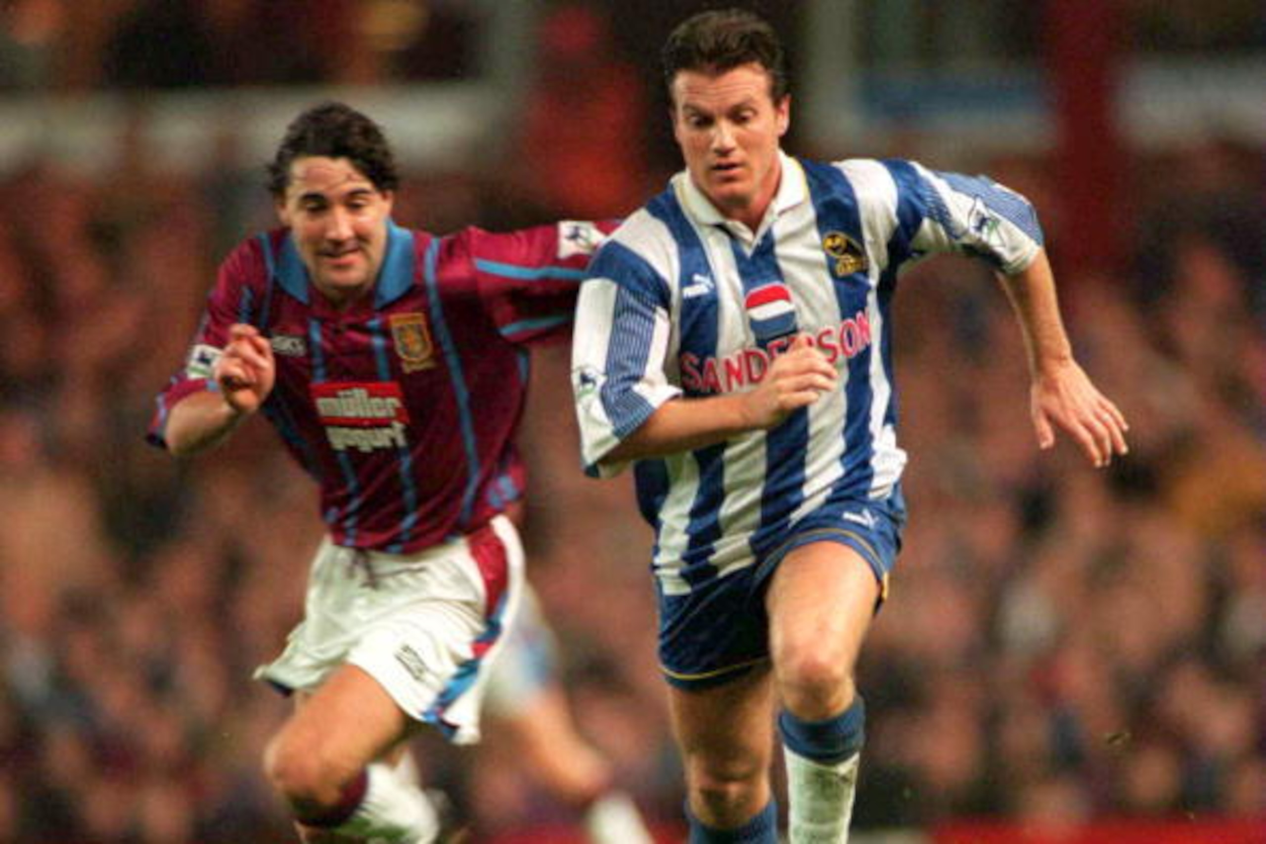 27 NOV 1994:  DEAN SAUNDERS OF ASTON VILLA CHASES AFTER ANDY SINTON OF SHEFFIELD WEDNESDAY TODAY DURING THEIR PREMIER LEAGUE MATCH AT VILLA PARK. Mandatory Credit: Clive Brunskill/ALLSPORT