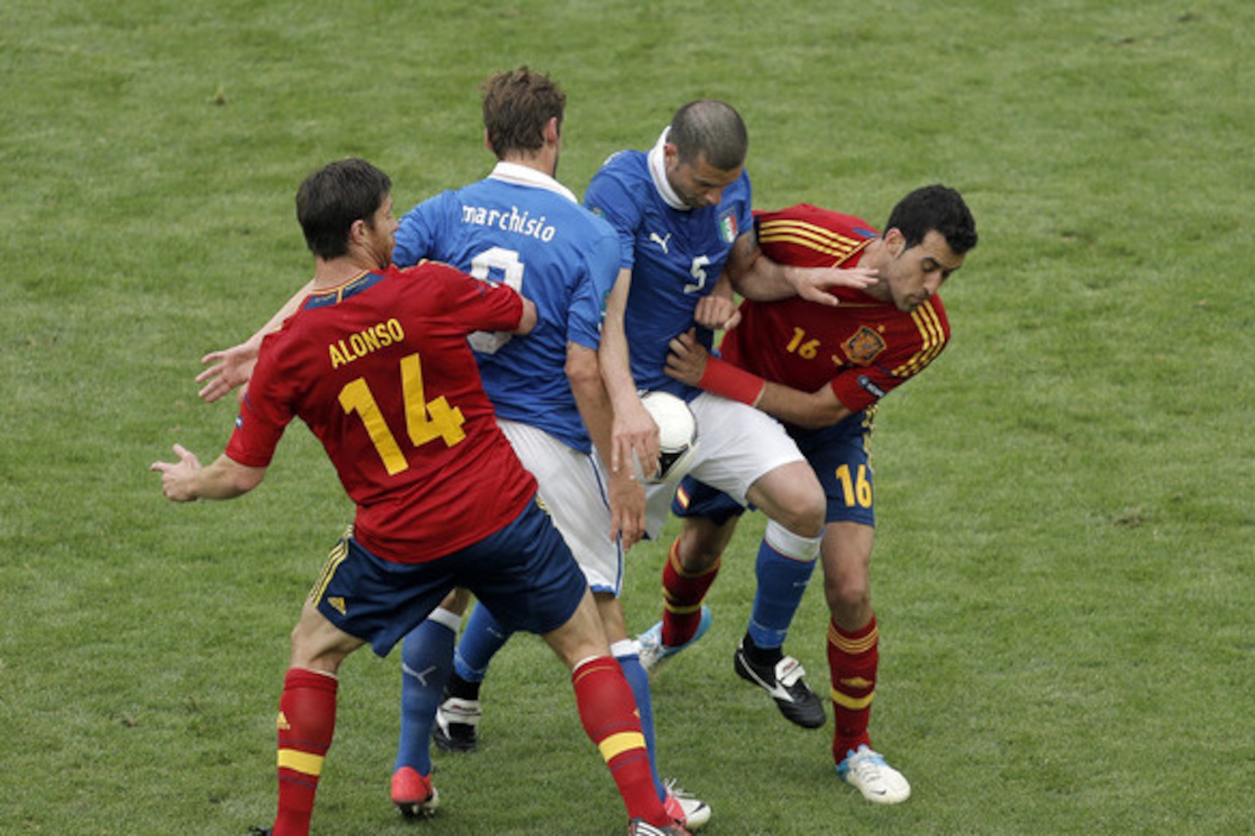 Sergio Busquets has played the double pivot with Xabi Alonso at national-team level.