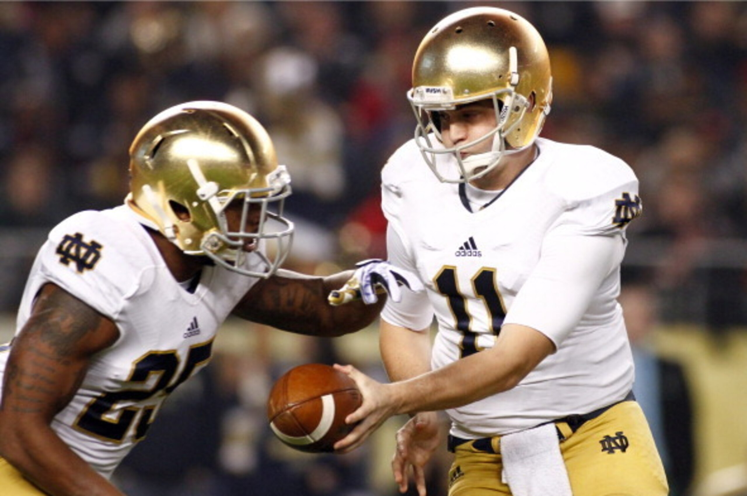PITTSBURGH, PA - NOVEMBER 09: Tommy Rees #11 of the Notre Dame Fighting Irish hands the ball off to Tarean Folston #25 of the Notre Dame Fighting Irish against the Pittsburgh Panthers during the game on November 9, 2013 at Heinz Field in Pittsburgh, Penn PITTSBURGH, PA - NOVEMBER 09: Tommy Rees #11 of the Notre Dame Fighting Irish hands the ball off to Tarean Folston #25 of the Notre Dame Fighting Irish against the Pittsburgh Panthers during the game on November 9, 2013 at Heinz Field in Pittsburgh, Penn