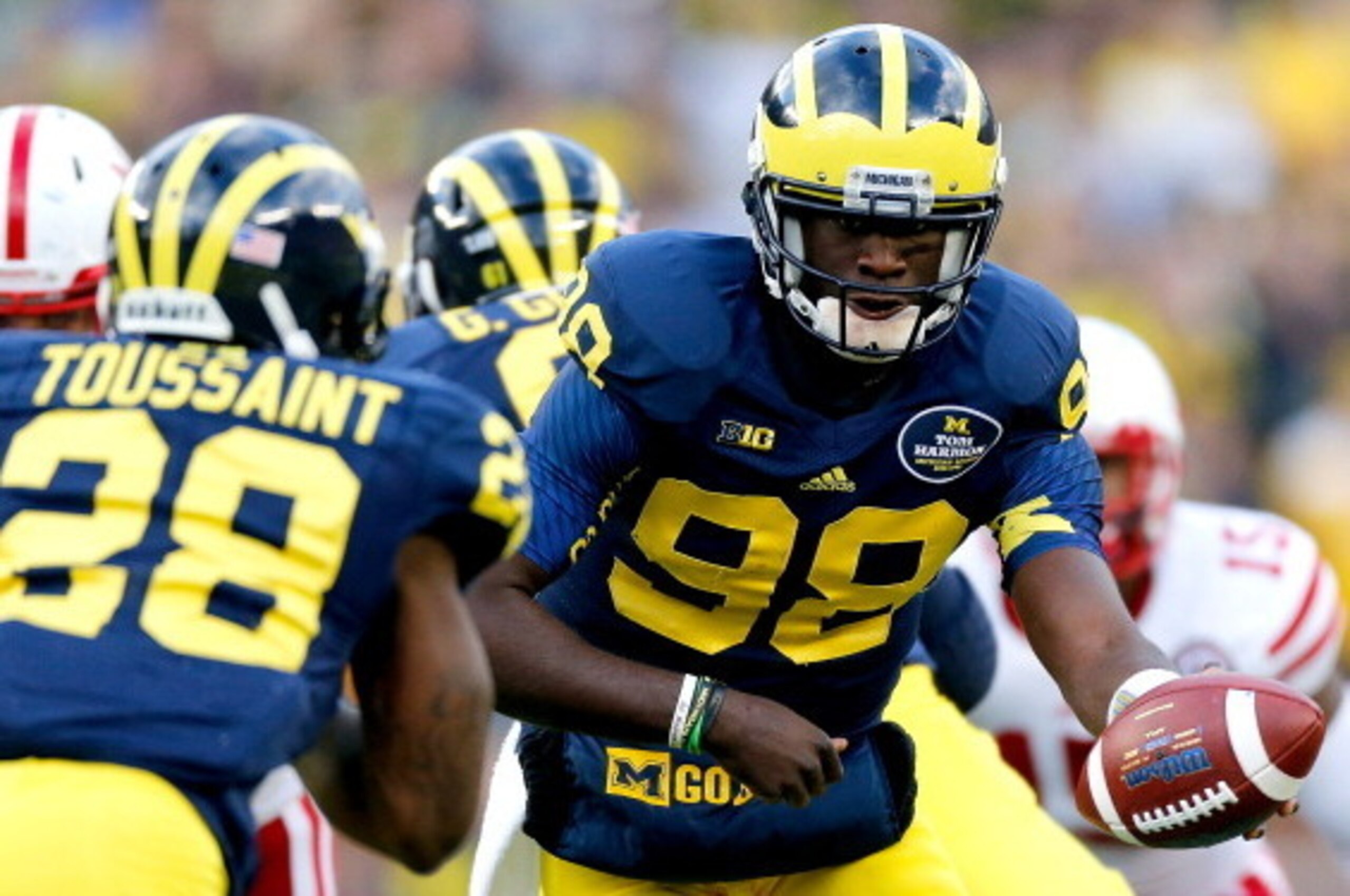 ANN ARBOR, MI - NOVEMBER 09: Devin Gardner #98 of the Michigan Wolverines hands the ball off to Fitzgerald Toussaint #28 of the Michigan Wolverines in the first quarter against the Nebraska Cornhuskers at Michigan Stadium on November 9, 2013 in Ann Arbor ANN ARBOR, MI - NOVEMBER 09: Devin Gardner #98 of the Michigan Wolverines hands the ball off to Fitzgerald Toussaint #28 of the Michigan Wolverines in the first quarter against the Nebraska Cornhuskers at Michigan Stadium on November 9, 2013 in Ann Arbor