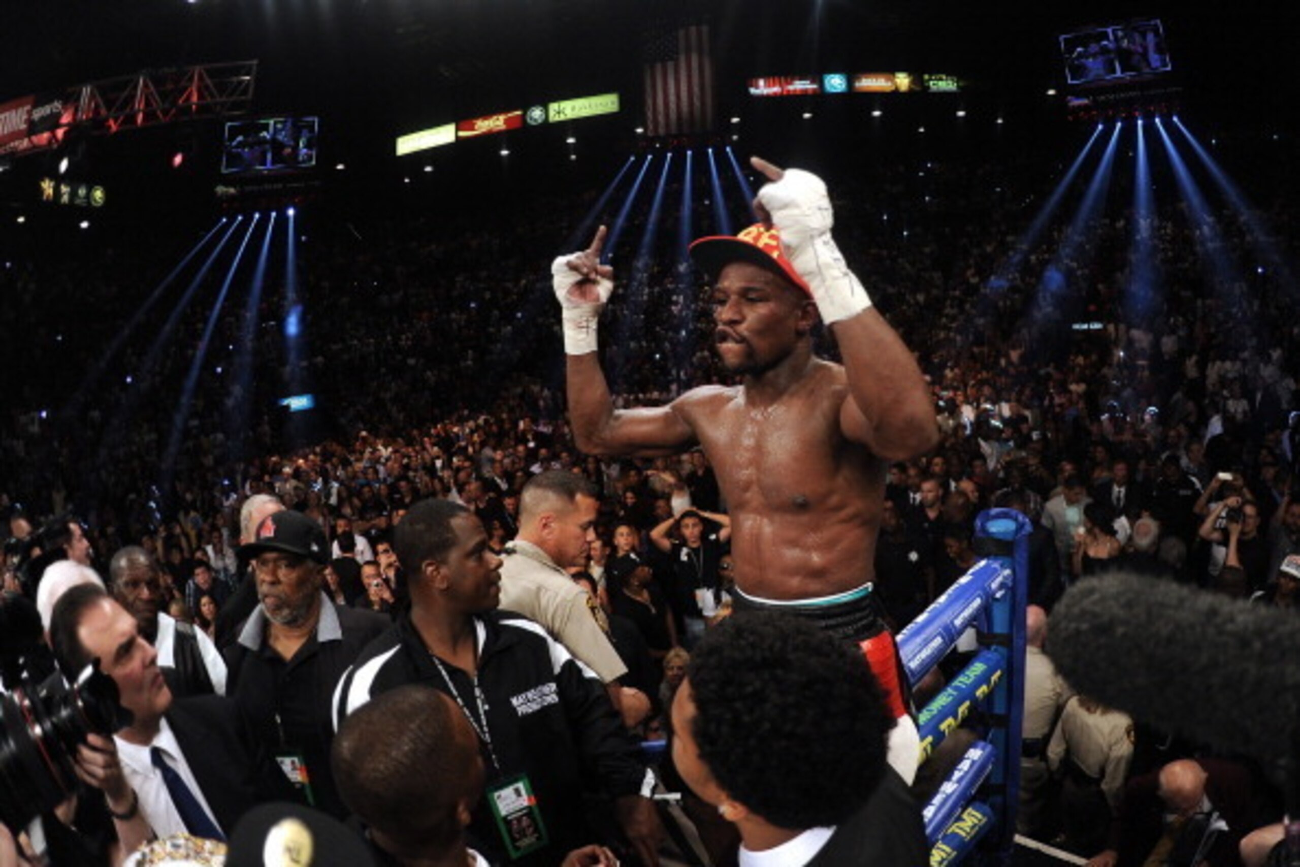 LAS VEGAS, NV - MAY 03:  Floyd Mayweather Jr. reacts to a unanimous decision ruling over Marcos Maidana during their WBC/WBA welterweight unification fight at the MGM Grand Garden Arena on May 3, 2014 in Las Vegas, Nevada.  (Photo by Harry How/Getty Image