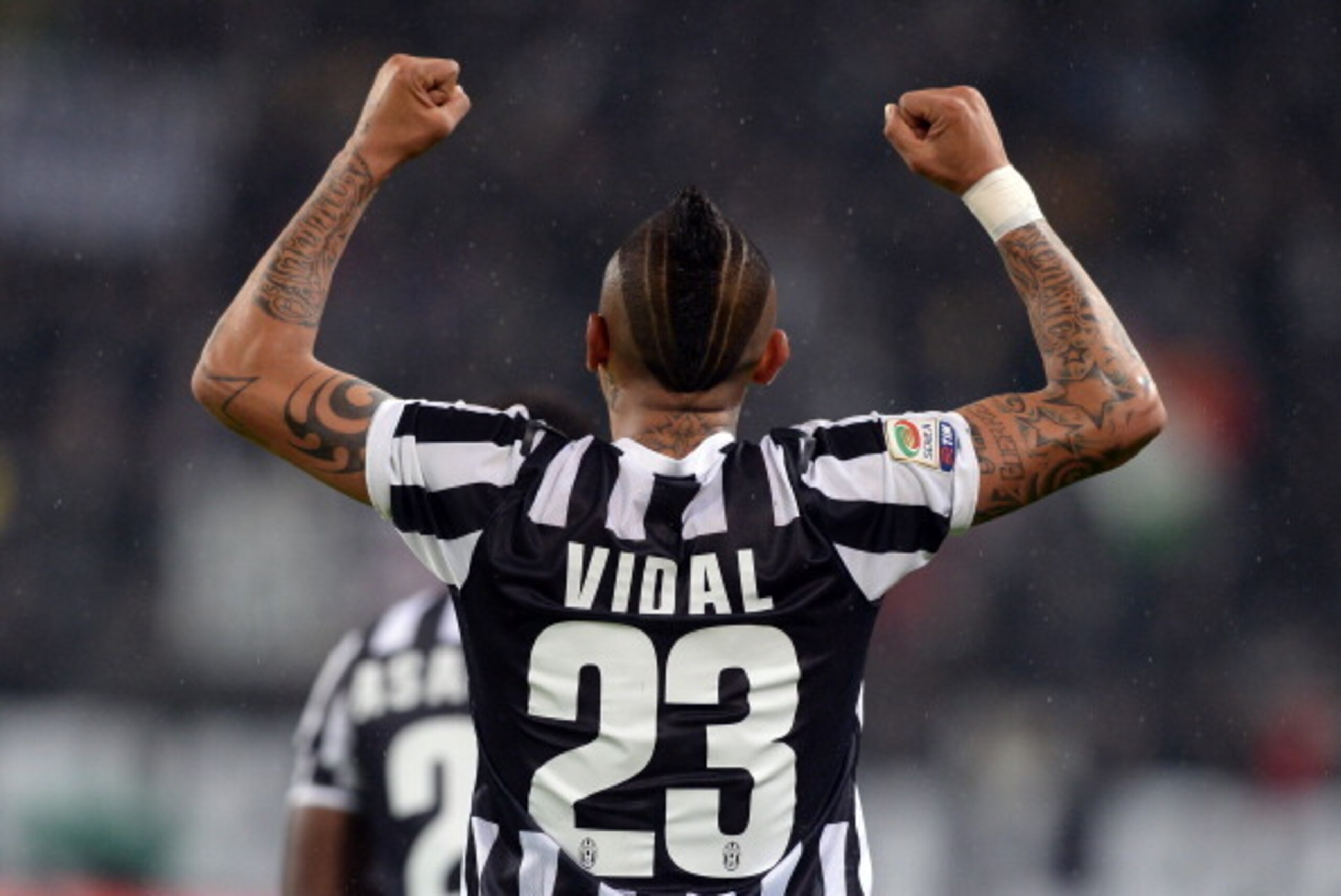 TURIN, ITALY - JANUARY 18:  Arturo Vidal of Juventus celebrates scoring the first goal during the Serie A match between Juventus and UC Sampdoria at Juventus Arena on January 18, 2014 in Turin, Italy.  (Photo by Claudio Villa/Getty Images)