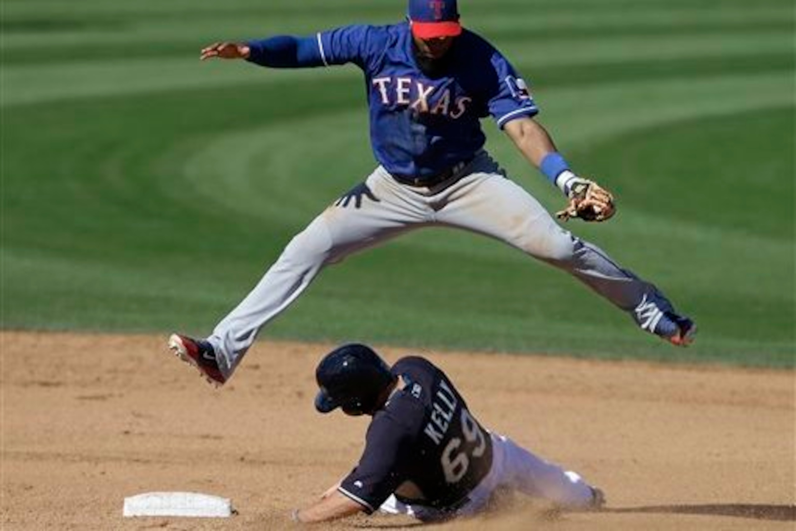 Kelly has played 78 games in the outfield in his professional career and could be Seattle's best option in the minors.