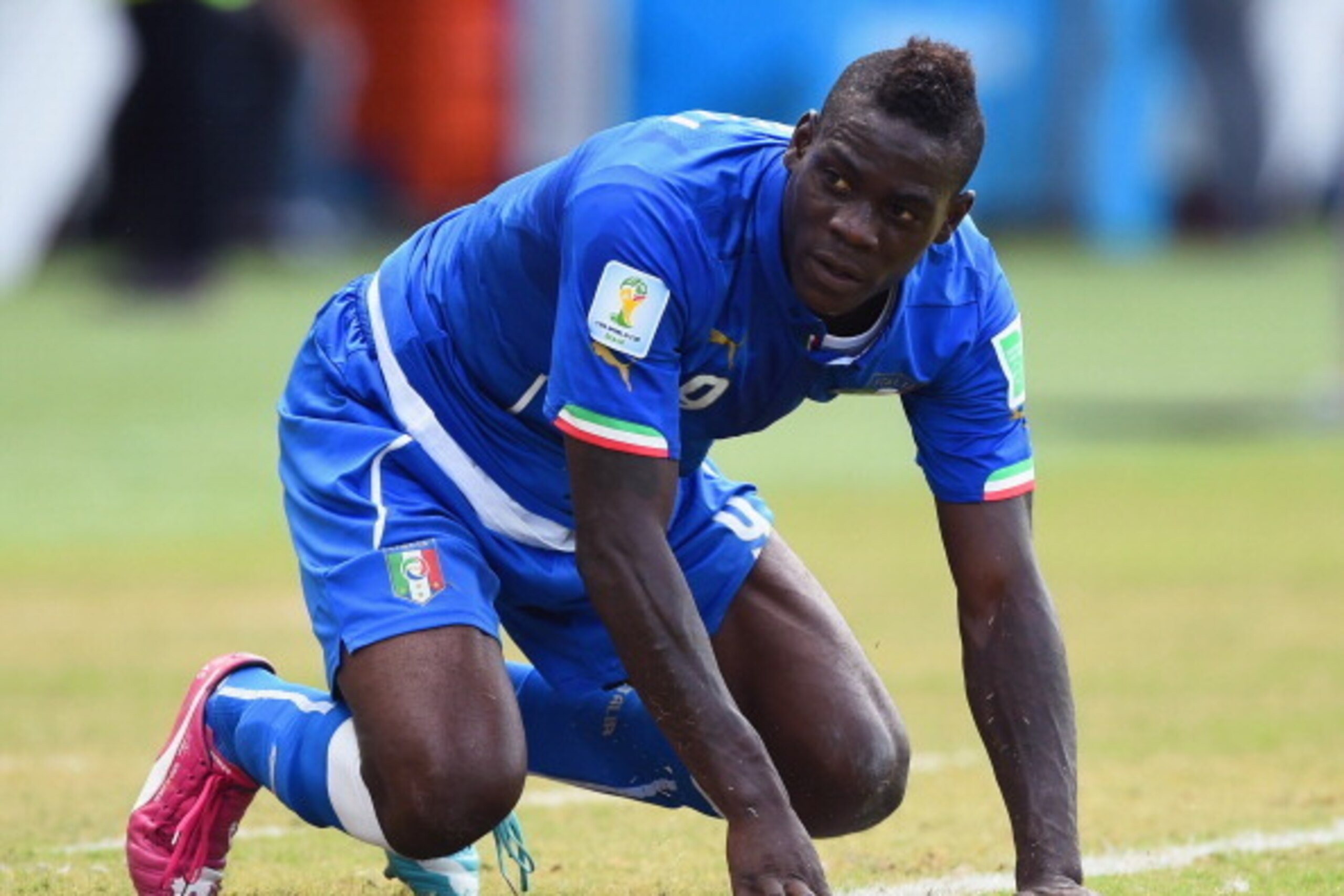 NATAL, BRAZIL - JUNE 24:  Mario Balotelli of Italy reacts during the 2014 FIFA World Cup Brazil Group D match between Italy and Uruguay at Estadio das Dunas on June 24, 2014 in Natal, Brazil.  (Photo by Matthias Hangst/Getty Images)