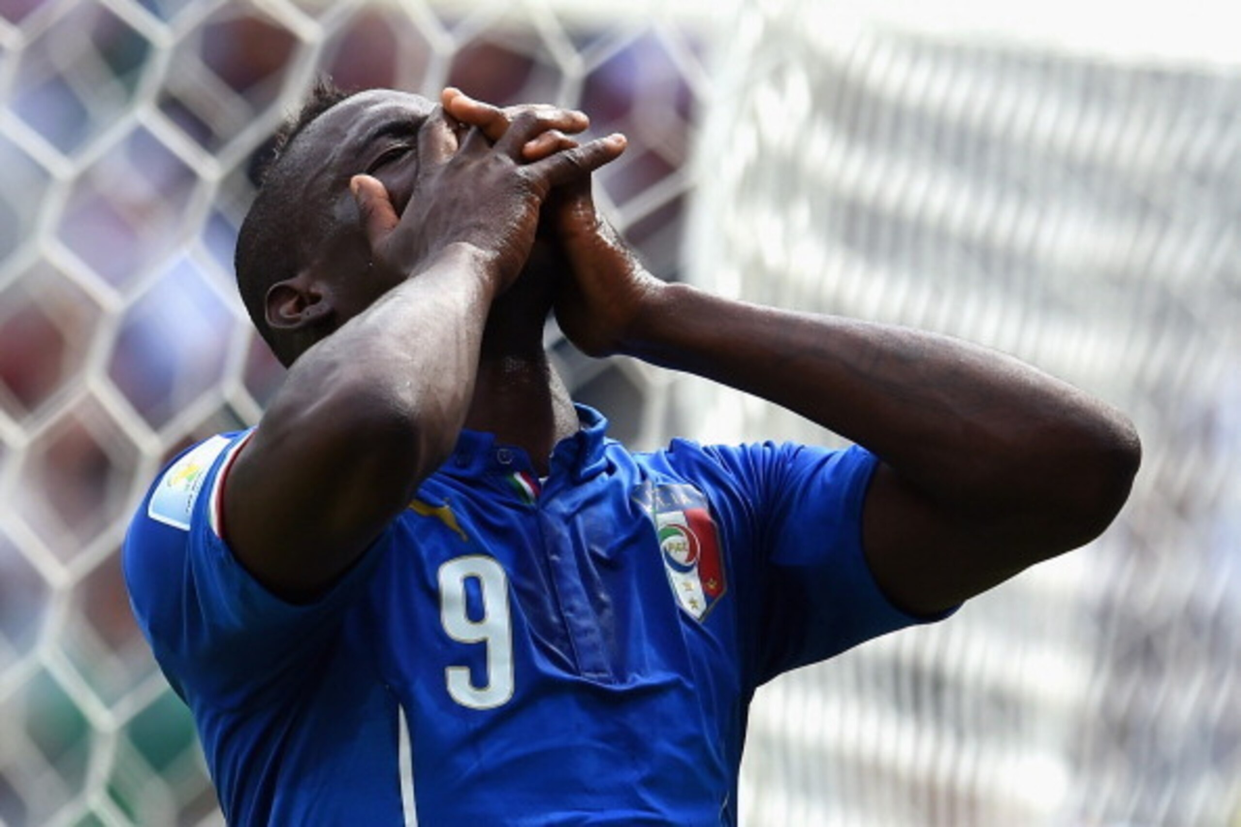 RECIFE, BRAZIL - JUNE 20:  Mario Balotelli of Italy reacts to a missed change during the 2014 FIFA World Cup Brazil Group D match between Italy and Costa Rica at Arena Pernambuco on June 20, 2014 in Recife, Brazil.  (Photo by Claudio Villa/Getty Images)