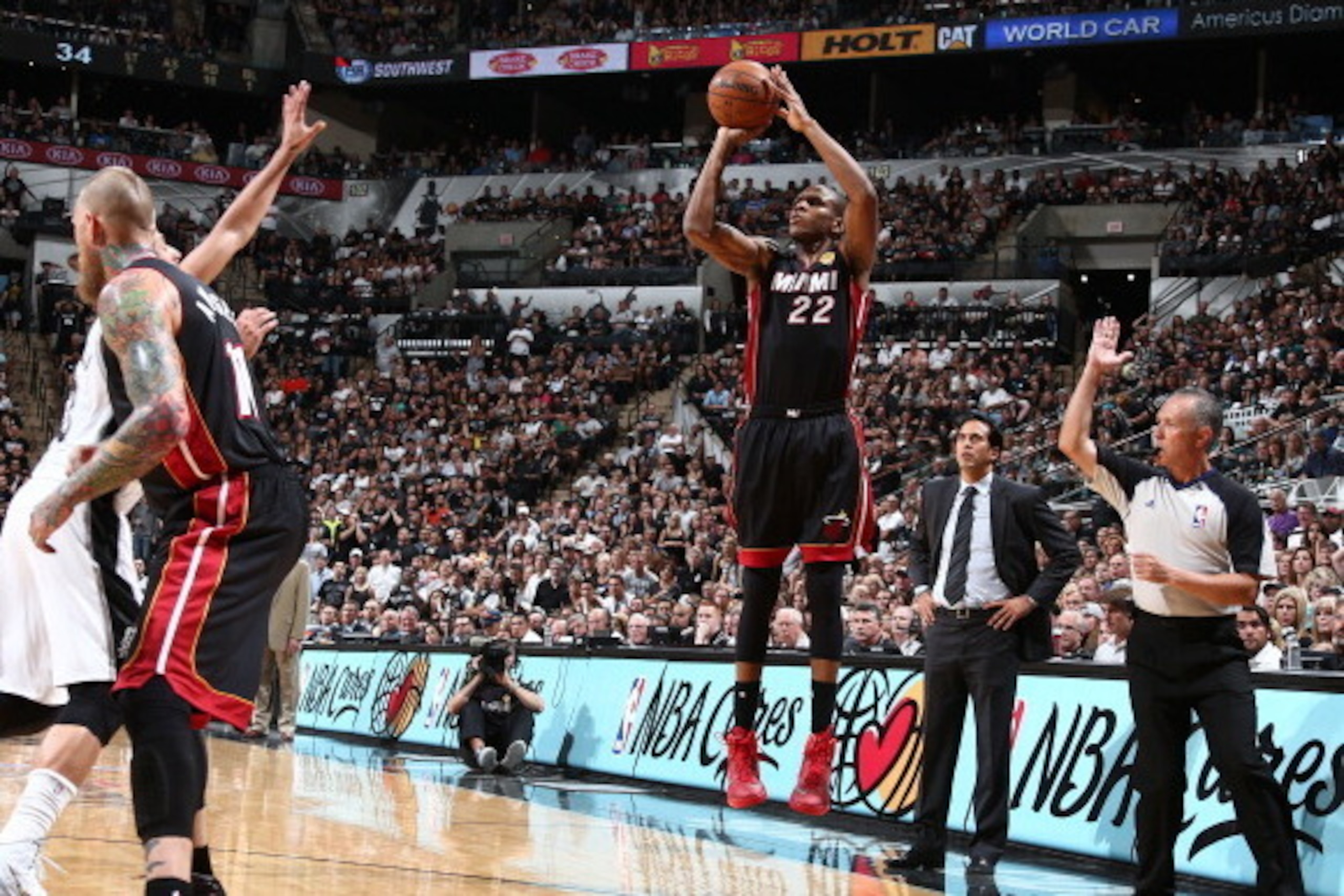 SAN ANTONIO, TX - JUNE 8: James Jones #22 of the Miami Heat shoots against the San Antonio Spurs in Game Two of the 2014 NBA Finals at AT&T Center on June 5, 2014 in San Antonio, Texas. NOTE TO USER: User expressly acknowledges and agrees that, by downloa SAN ANTONIO, TX - JUNE 8: James Jones #22 of the Miami Heat shoots against the San Antonio Spurs in Game Two of the 2014 NBA Finals at AT&T Center on June 5, 2014 in San Antonio, Texas. NOTE TO USER: User expressly acknowledges and agrees that, by downloa