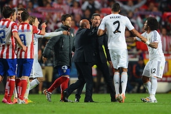 LISBON, PORTUGAL - MAY 24:  Diego Simeone, Coach of Club Atletico de Madrid (3R) argues with Raphael Varane of Real Madrid (2) as Marcelo of Real Madrid intervenes during the UEFA Champions League Final between Real Madrid and Atletico de Madrid at Estadi