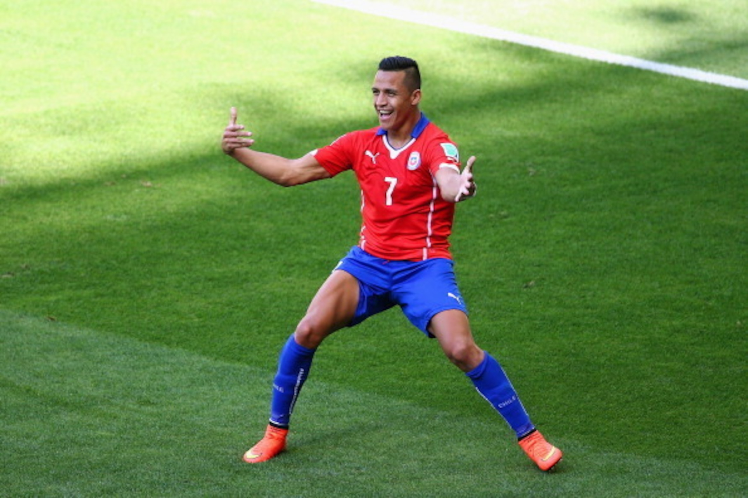 BELO HORIZONTE, BRAZIL - JUNE 28:  Alexis Sanchez of Chile celebrates scoring his team's first goal during the 2014 FIFA World Cup Brazil round of 16 match between Brazil and Chile at Estadio Mineirao on June 28, 2014 in Belo Horizonte, Brazil.  (Photo by