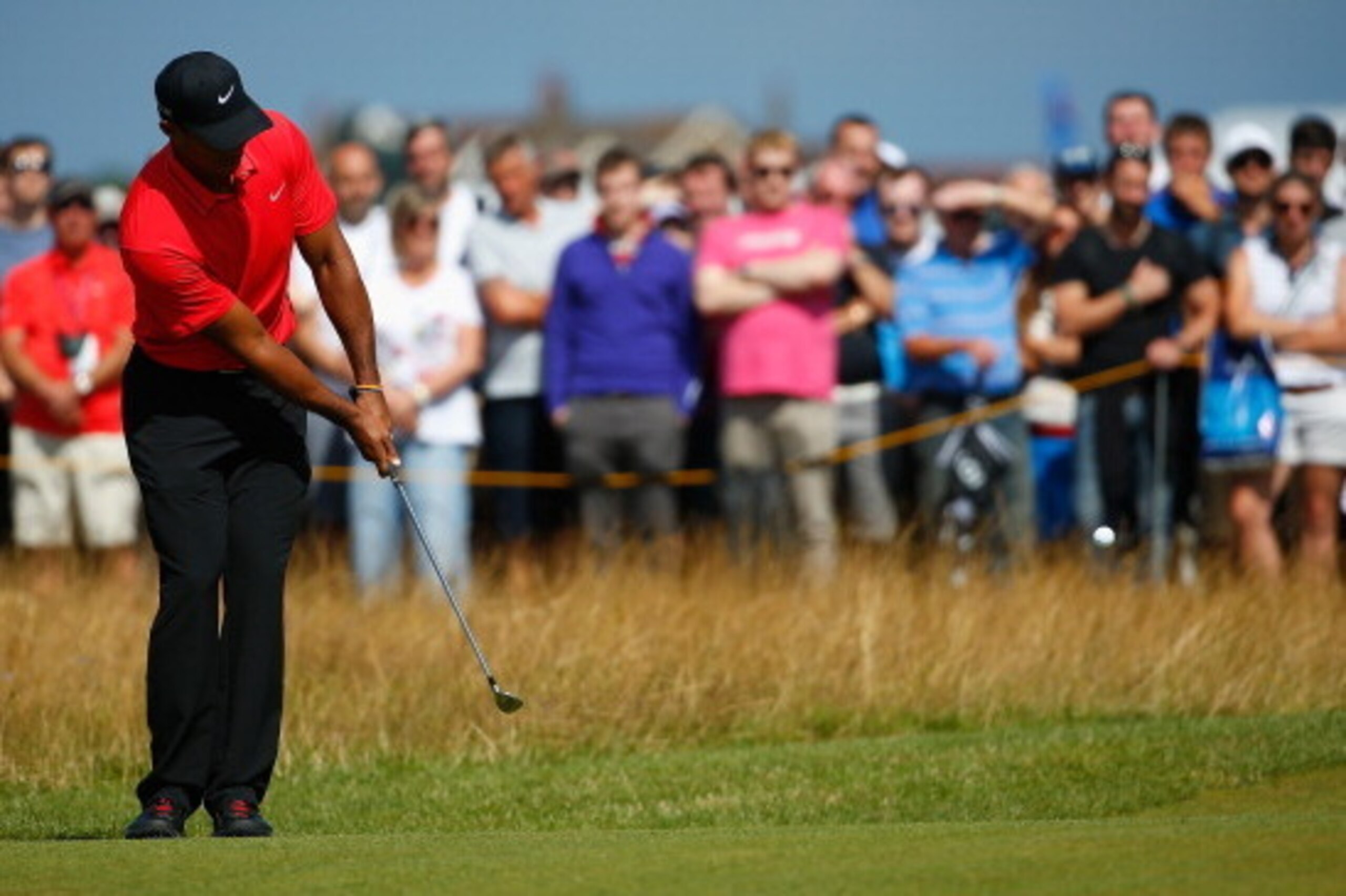 HOYLAKE, ENGLAND - JULY 20:  Tiger Woods of the United States chips to the 7th green during the final round of The 143rd Open Championship at Royal Liverpool on July 20, 2014 in Hoylake, England.  (Photo by Tom Pennington/Getty Images)