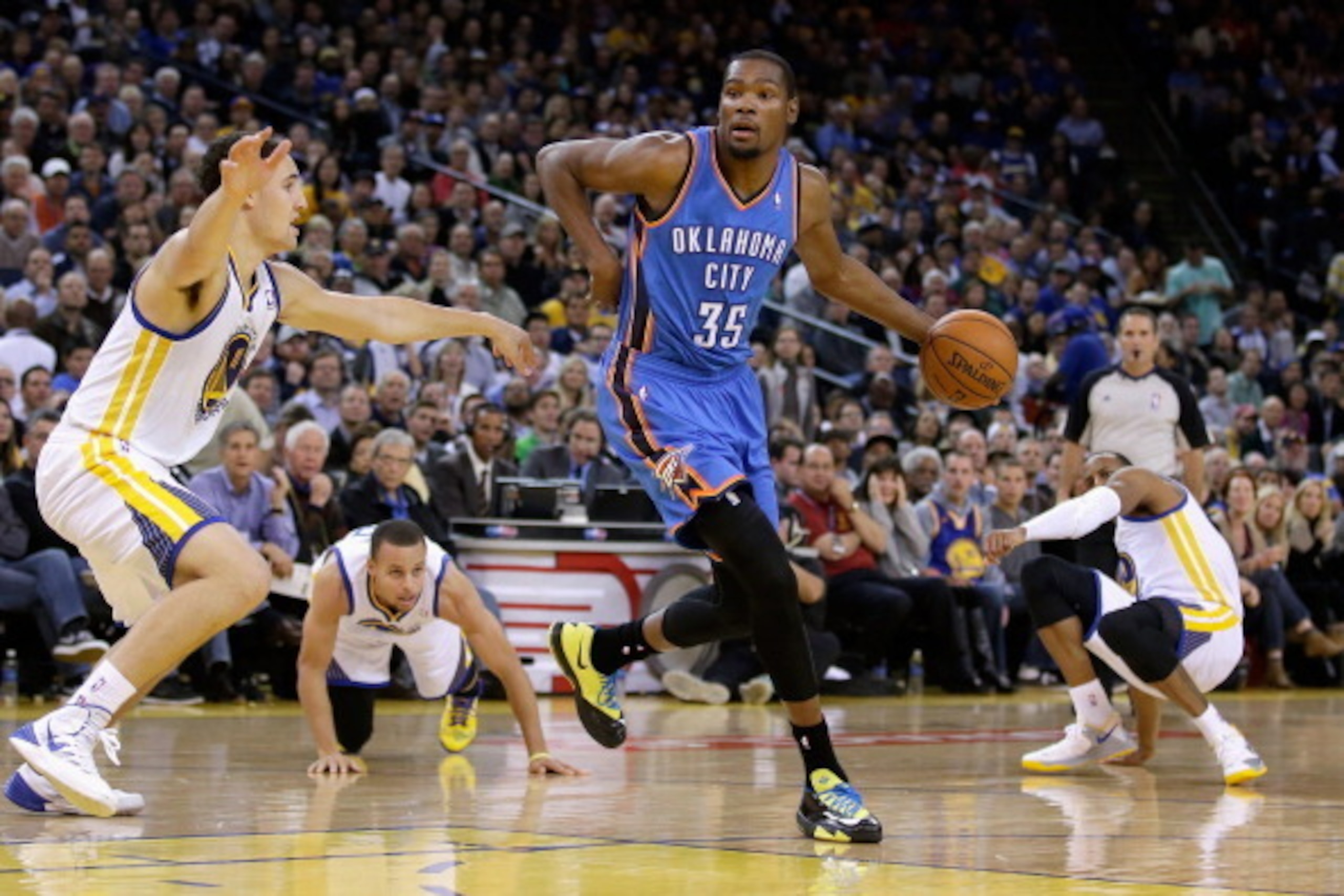OAKLAND, CA - NOVEMBER 14:  Kevin Durant #35 of the Oklahoma City Thunder in action during their game against the Golden State Warriors at ORACLE Arena on November 14, 2013 in Oakland, California.  NOTE TO USER: User expressly acknowledges and agrees that
