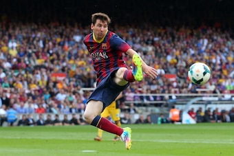 BARCELONA, SPAIN - MAY 17:  Lionel Messi of FC Barcelona controls the ball during the La Liga match between FC Barcelona and Club Atletico de Madrid at Camp Nou on May 17, 2014 in Barcelona, Spain.  (Photo by Alex Livesey/Getty Images)