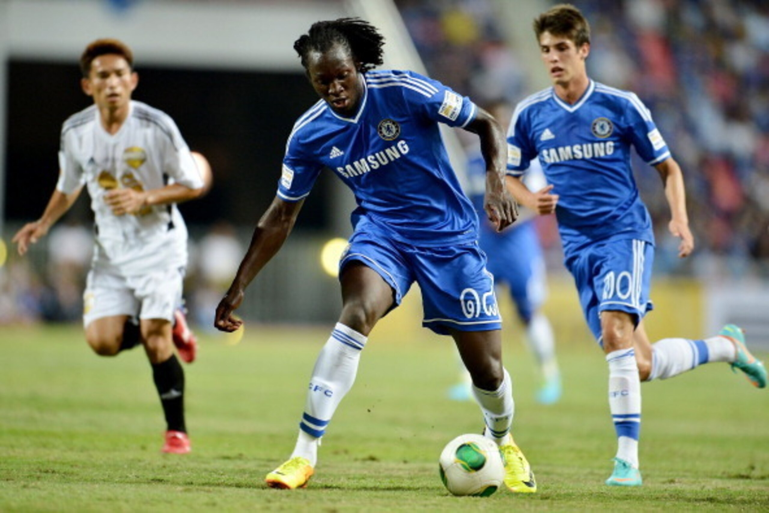 BANGKOK, THAILAND - JULY 17: Romelu Lukaku of Chealsea FC running with the ball during the international friendly match between Chelsea FC and the Singha Thailand All-Star XI Rajamangala Stadium on July 17, 2013 in Bangkok, Thailand.  (Photo by Thananuwat