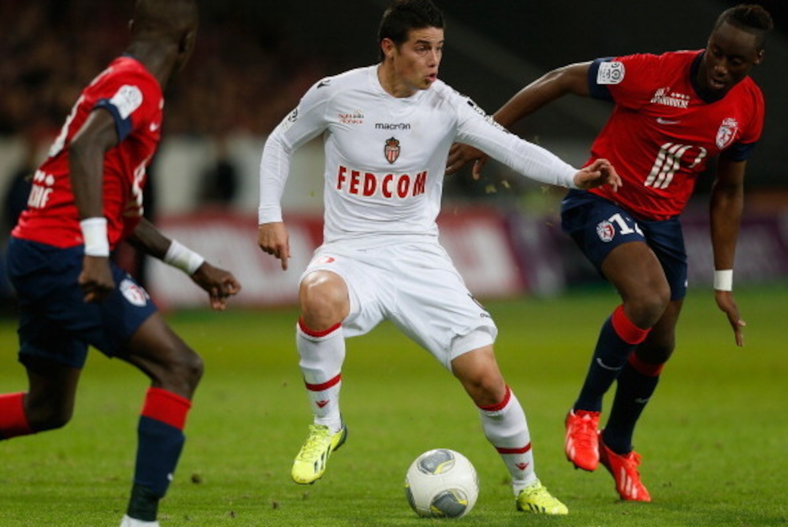 LILLE, FRANCE - NOVEMBER 03:  James David Rodriguez Rubio of Monaco (C) and Soualiho Meite of Lille (R) battle for the ball during the French Ligue 1 match between OSC Lille and AS Monaco at the Grand Stade Metropole Villeneuve-d'Ascq on November 3, 2013 
