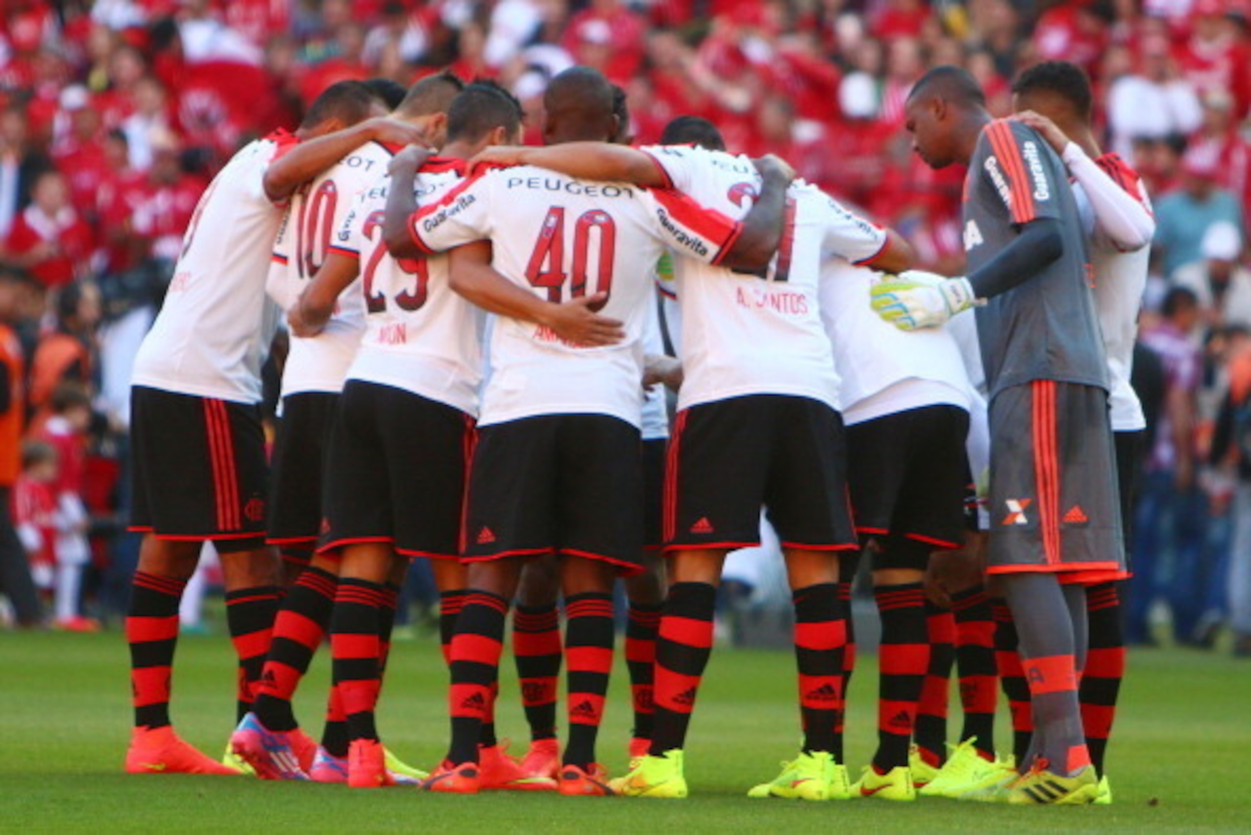 PORTO ALEGRE, BRAZIL - JULY 20: Players of Flamengo before match between Internacional and Flamengo as part of Brasileirao Series A 2014, at Estadio Beira-Rio on July 20, 2014 in Porto Alegre, Brazil. (Photo by Lucas Uebel/Getty Images)