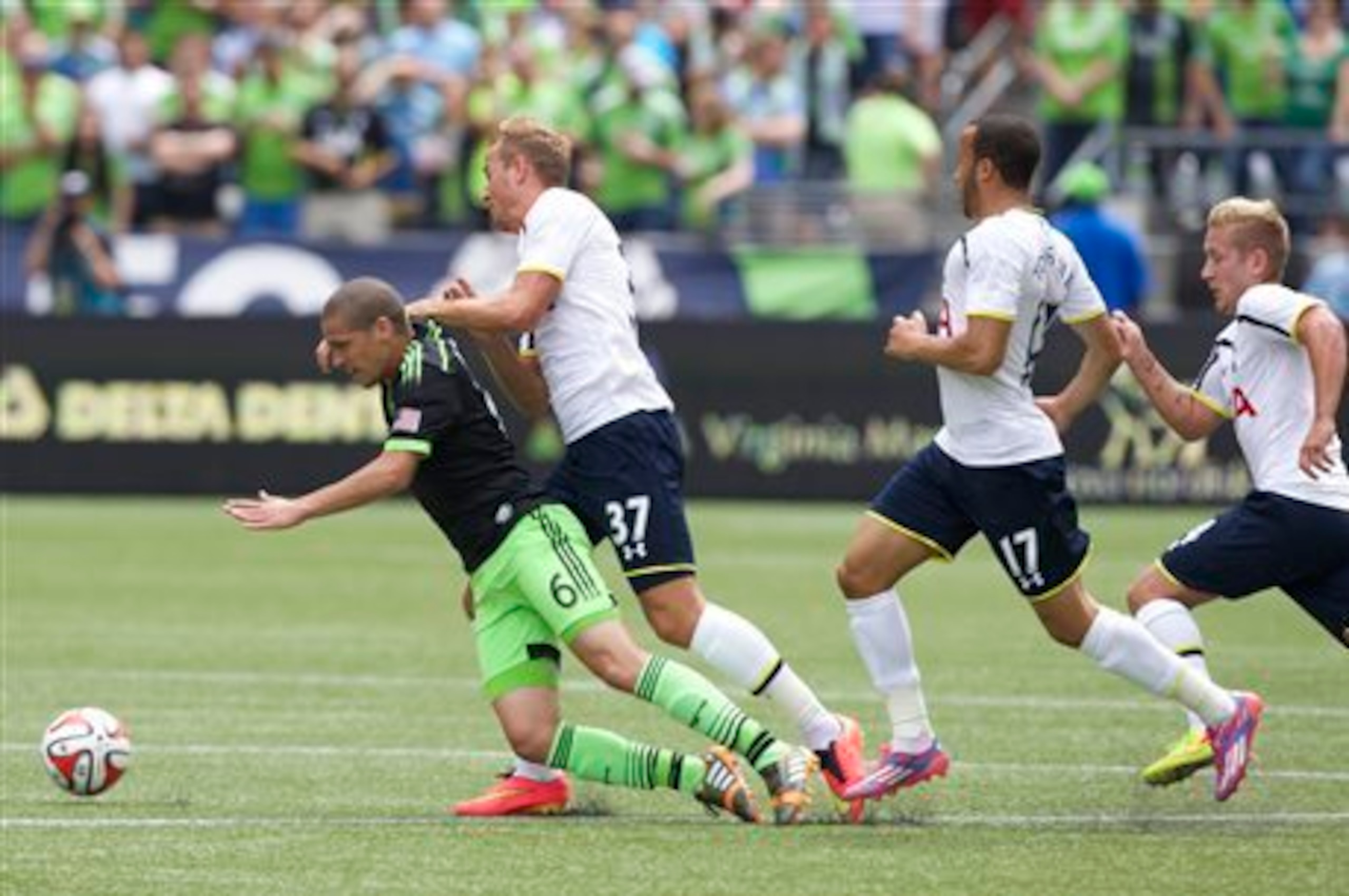 Harry Kane battles with Seattle's Osvaldo Alonso for the ball this past Saturday.