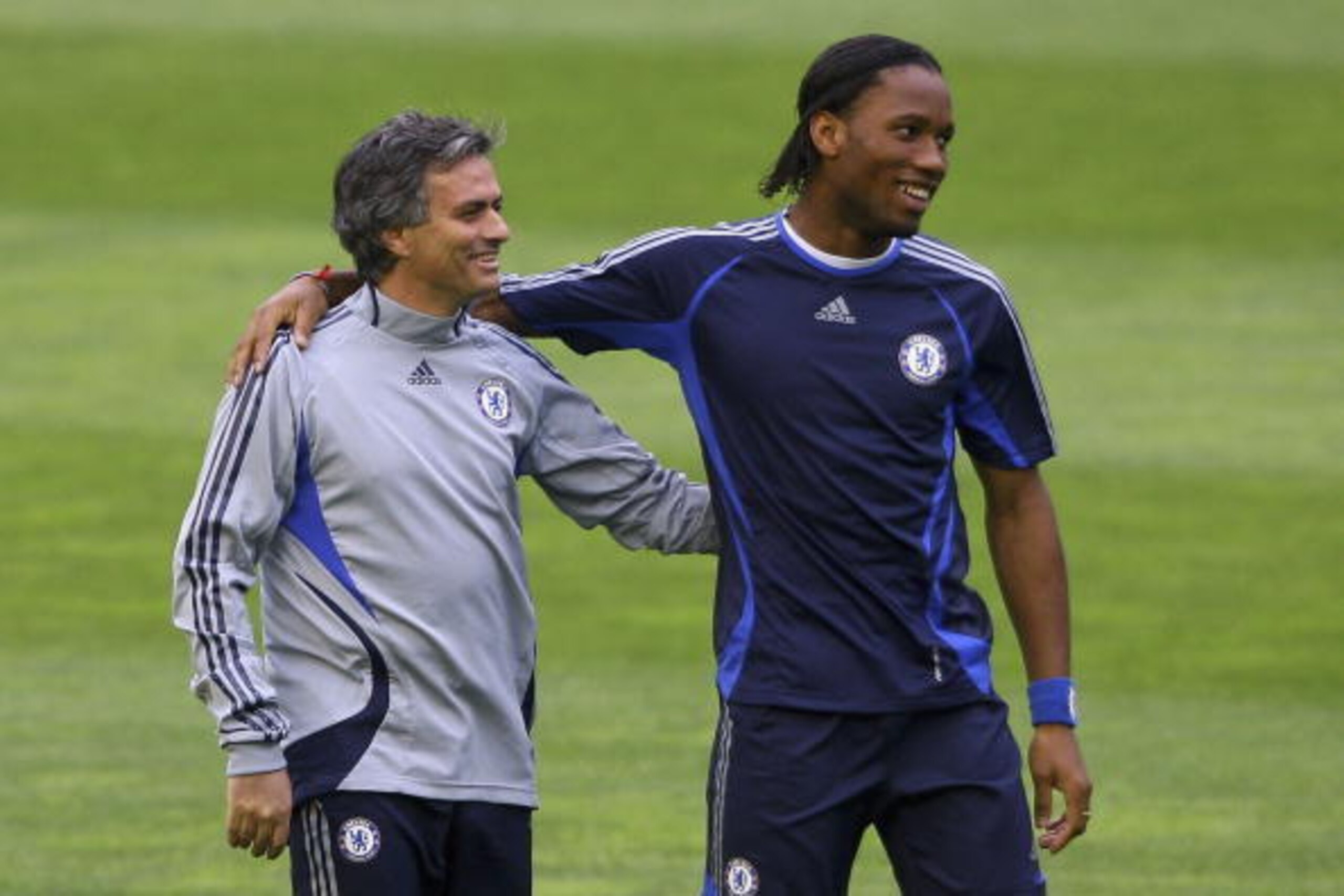 VALENCIA, SPAIN - APRIL 09: Chelsea Coach Jose Mourinho (L) shares a joke with striker Didier Drogba  during Chelsea training and press conference ahead of tomorrow's Champions League Quarter Final Second Leg match against Valencia, at the Stadium Mestall