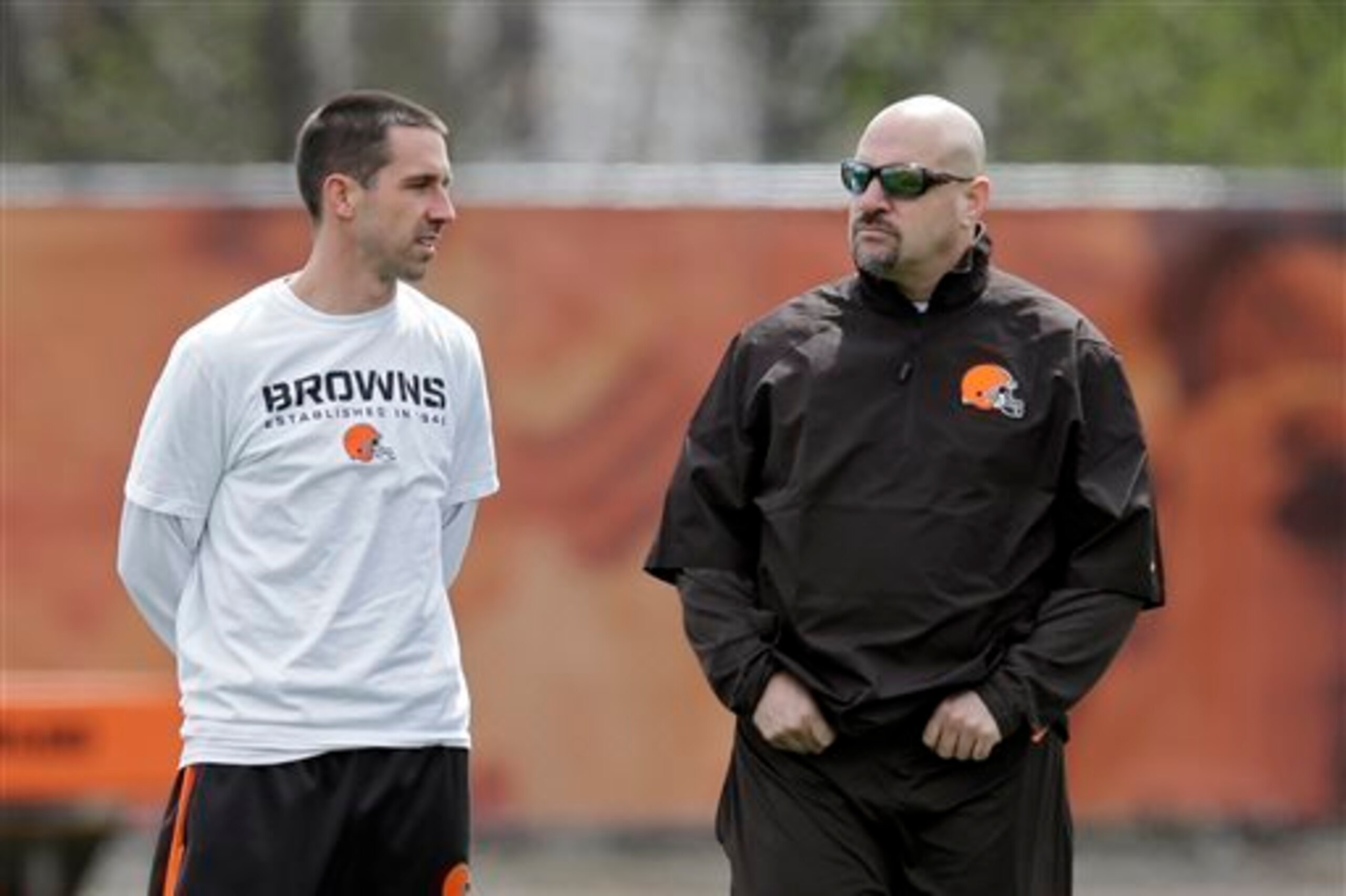 Browns head coach Mike Pettine (R) has said the Browns will run by committee, while offensive coordinator Kyle Shanahan (L) has experience coaching such schemes.