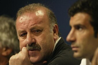 GLASGOW, GREAT BRITAIN - MAY 14:  Real Madrid head coach Vicente del Bosque (left) talks to the press as Luis Figo looks on during a press conference at Hampden Park, Glasgow. The UEFA Champions League Final will be played between Real Madrid and Bayer Le