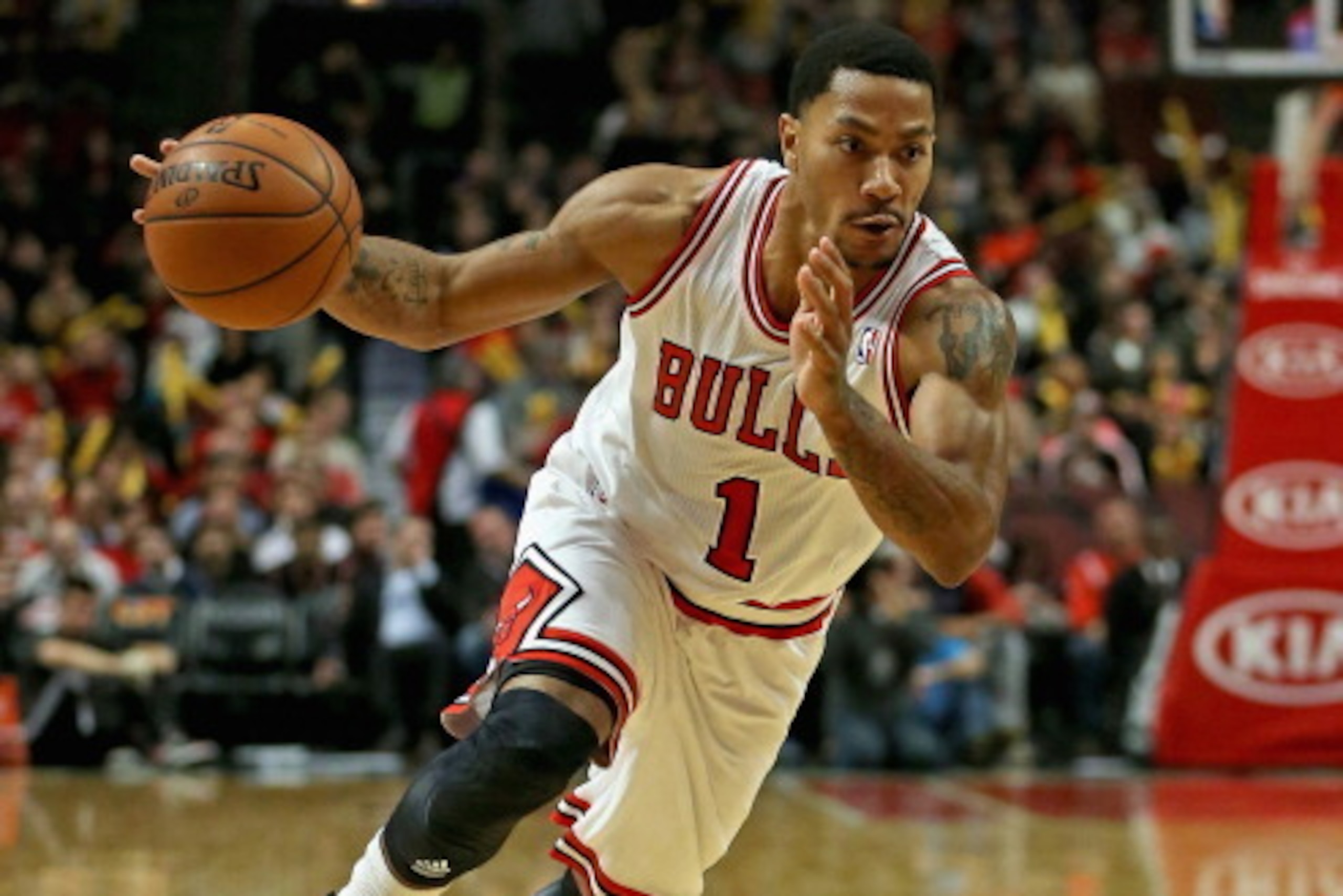 CHICAGO, IL - NOVEMBER 18: Derrick Rose #1 of the Chicago Bulls moves against the Charlotte Bobcats at the United Center on November 18, 2013 in Chicago, Illinois. The Bulls defeated the Bobcats 86-81. NOTE TO USER: User expressly acknowledges and agrees CHICAGO, IL - NOVEMBER 18: Derrick Rose #1 of the Chicago Bulls moves against the Charlotte Bobcats at the United Center on November 18, 2013 in Chicago, Illinois. The Bulls defeated the Bobcats 86-81. NOTE TO USER: User expressly acknowledges and agrees
