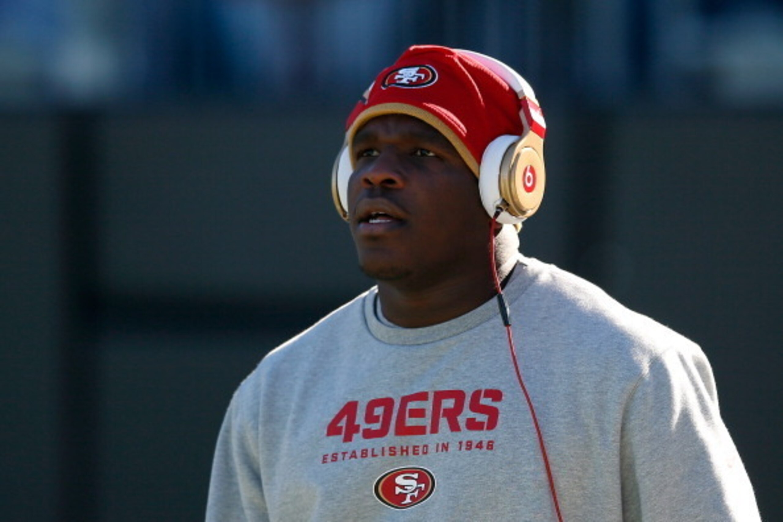 CHARLOTTE, NC - JANUARY 12: Frank Gore #21 of the San Francisco 49ers warms up before the NFC Divisional Playoff Game against the Carolina Panthers at Bank of America Stadium on January 12, 2014 in Charlotte, North Carolina.  (Photo by Kevin C. Cox/Getty 