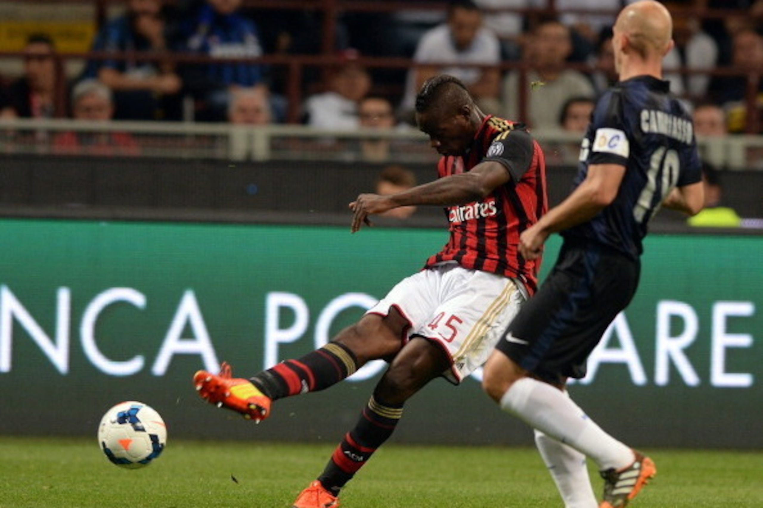 MILAN, ITALY - MAY 04:  Mario Balotelli of AC Milan in action during the Serie A match between AC Milan and FC Internazionale Milano at Stadio Giuseppe Meazza on May 4, 2014 in Milan, Italy.  (Photo by Claudio Villa/Getty Images)