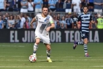 Jul 19, 2014; Kansas City, KS, USA; Los Angeles Galaxy forward Robbie Keane (7) brings the ball up field against Sporting KC during the first half at Sporting Park. Sporting KC won 2-1. Mandatory Credit: Peter G. Aiken-USA TODAY Sports